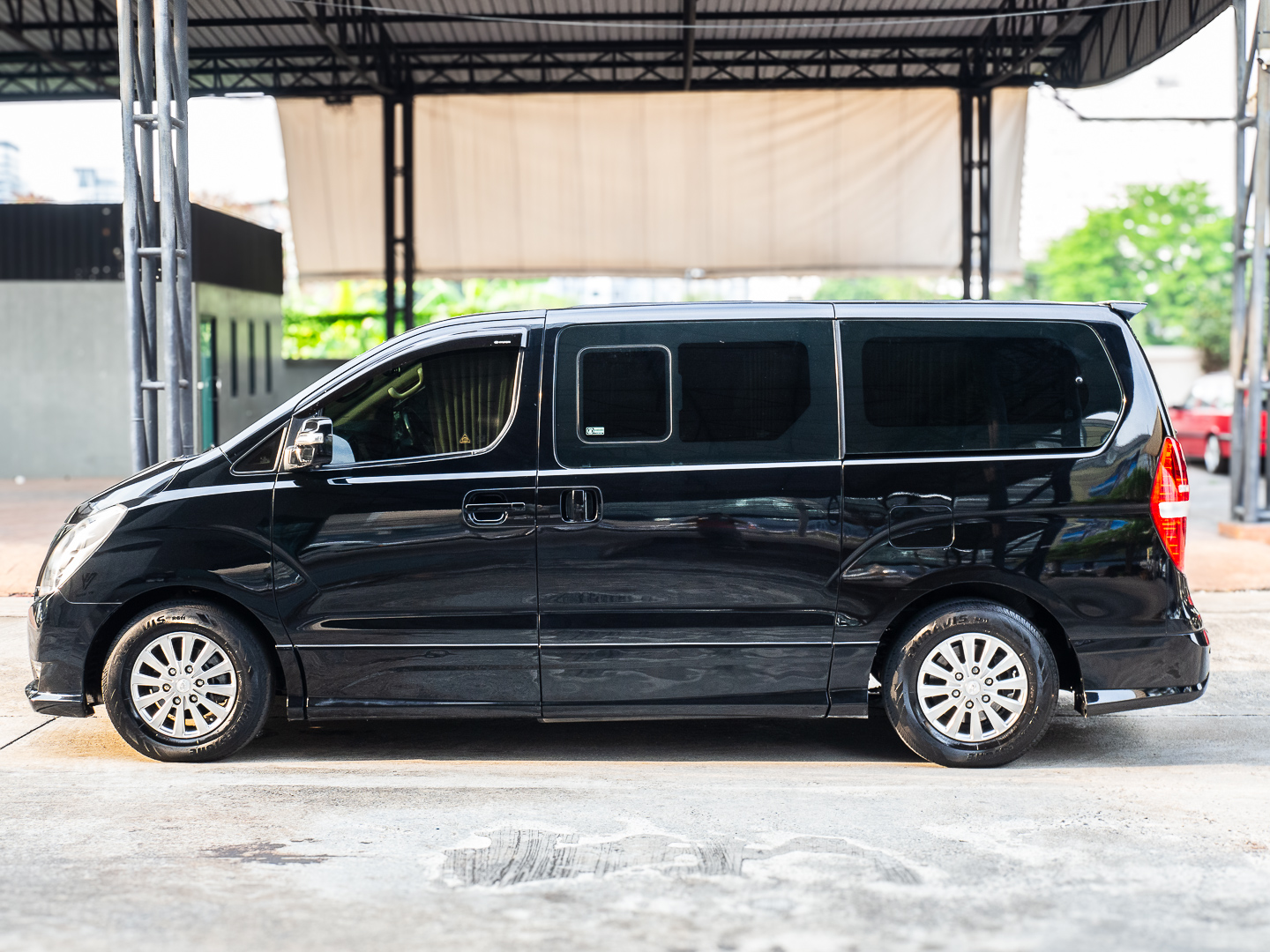 2018 Hyundai H-1 สีดำ (รูปที่ 3)
