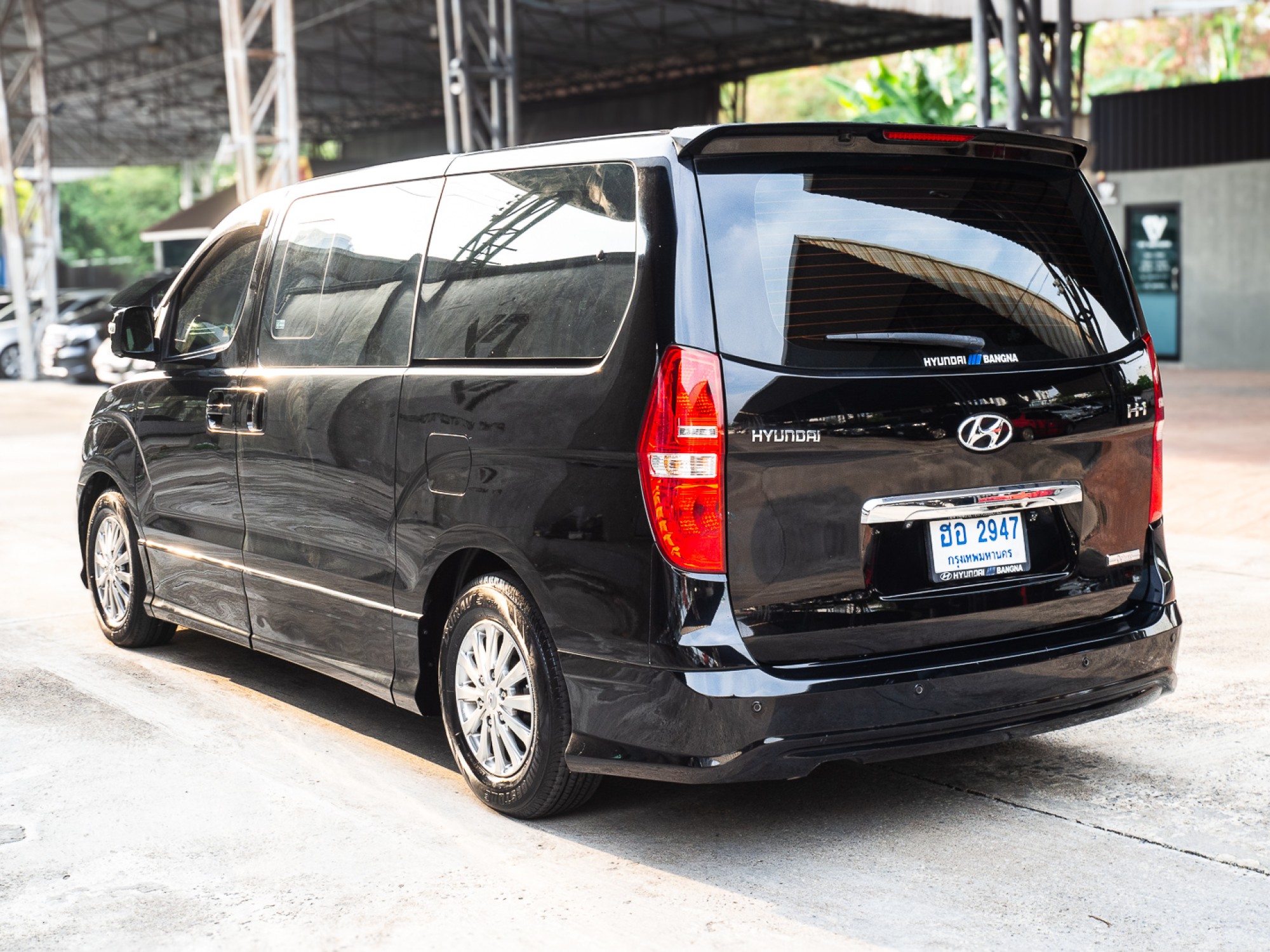 2018 Hyundai H-1 สีดำ (รูปที่ 4)