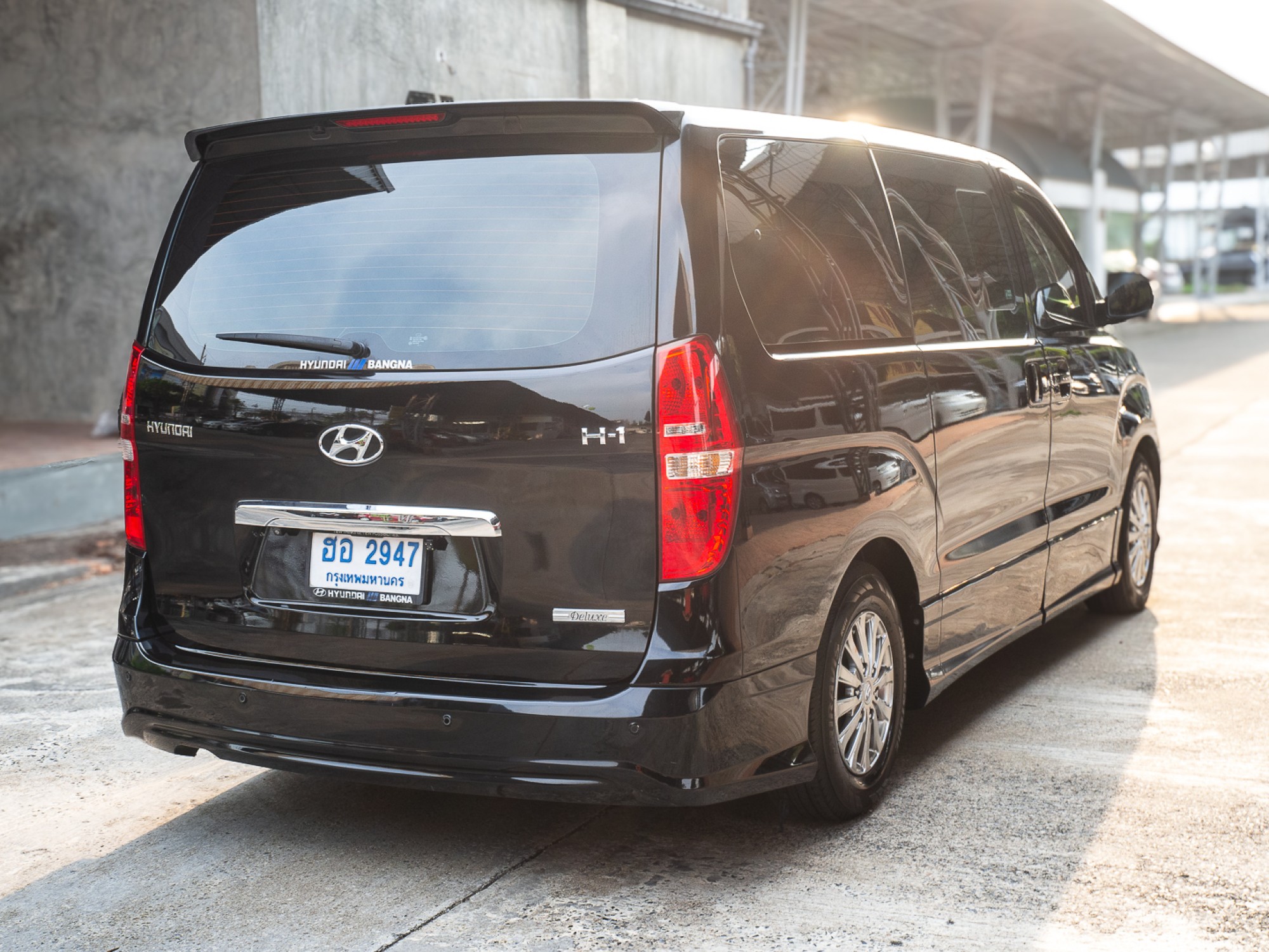 2018 Hyundai H-1 สีดำ (รูปที่ 6)
