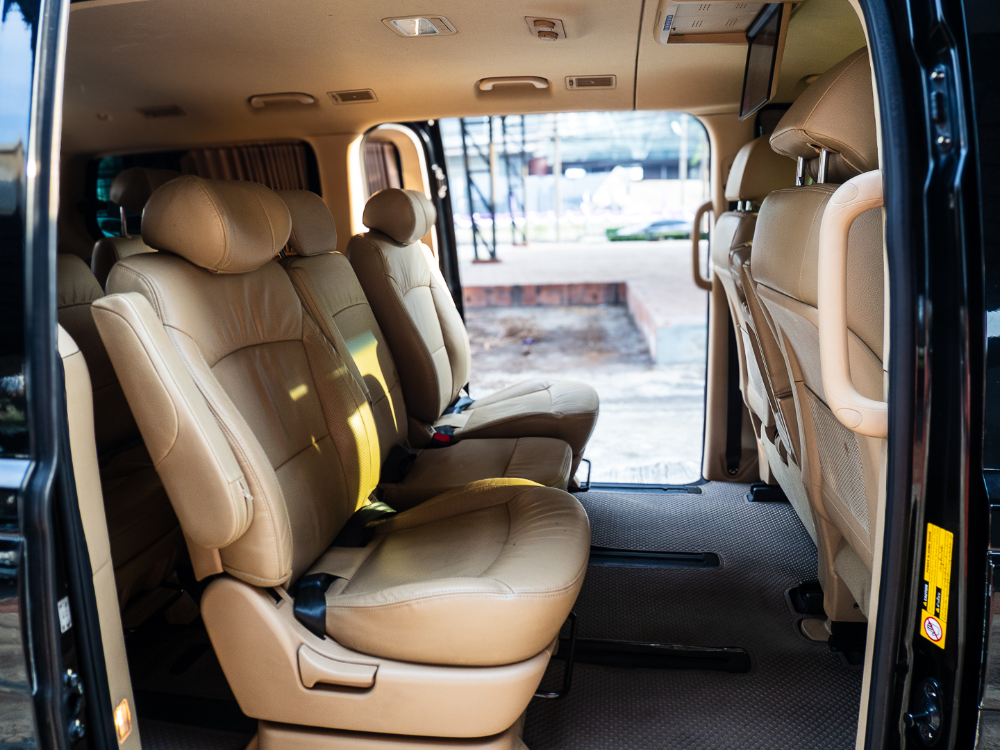 2018 Hyundai H-1 สีดำ (รูปที่ 12)