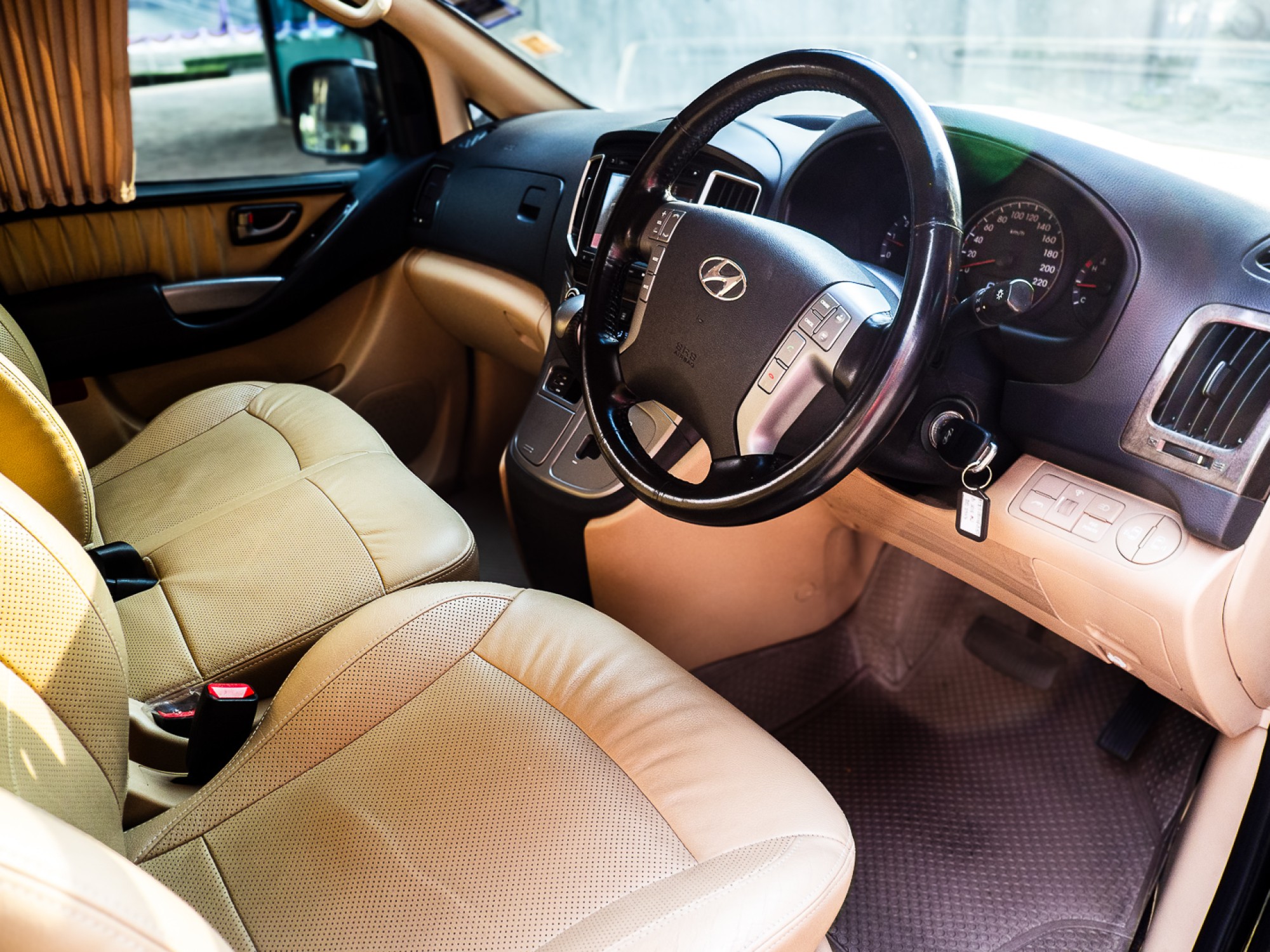 2018 Hyundai H-1 สีดำ (รูปที่ 8)