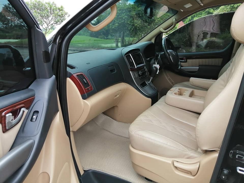 Hyundai Grand Starex ปี 2018 สีดำ (รูปที่ 13)