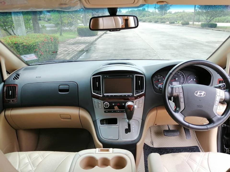 Hyundai Grand Starex ปี 2018 สีดำ (รูปที่ 10)