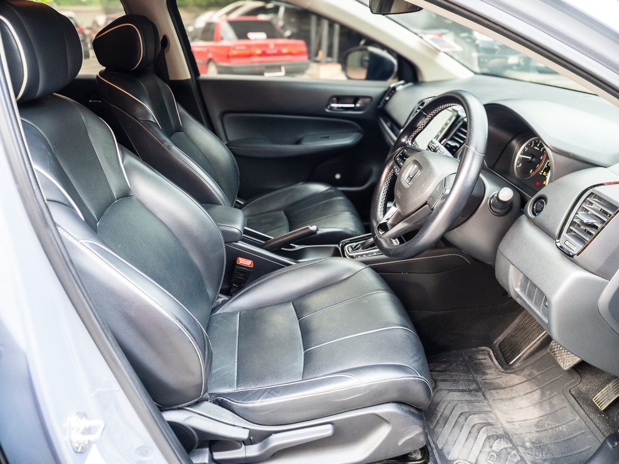 2023 Honda City Hatchback สีเทา (รูปที่ 9)