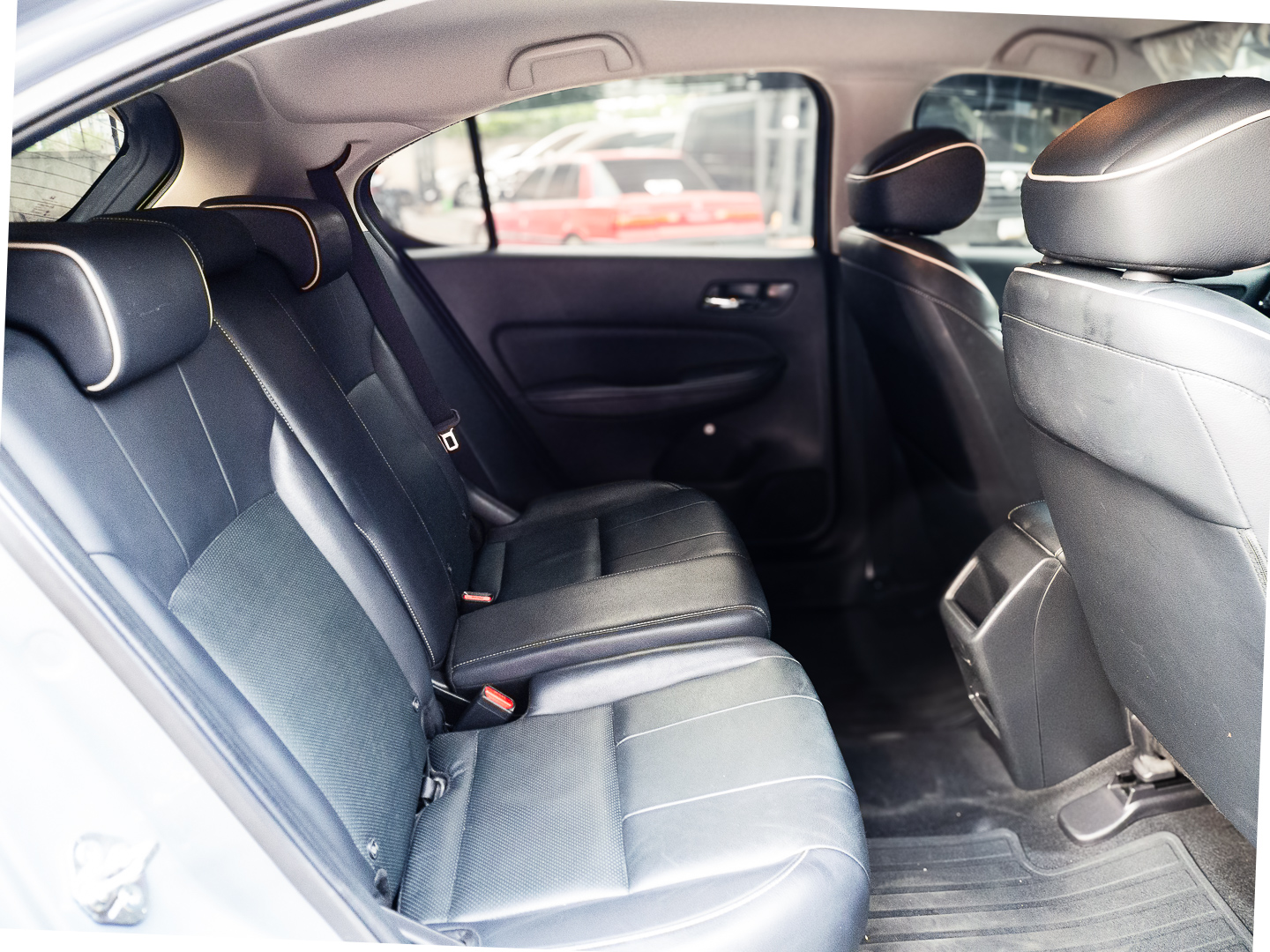 2023 Honda City Hatchback สีเทา (รูปที่ 17)