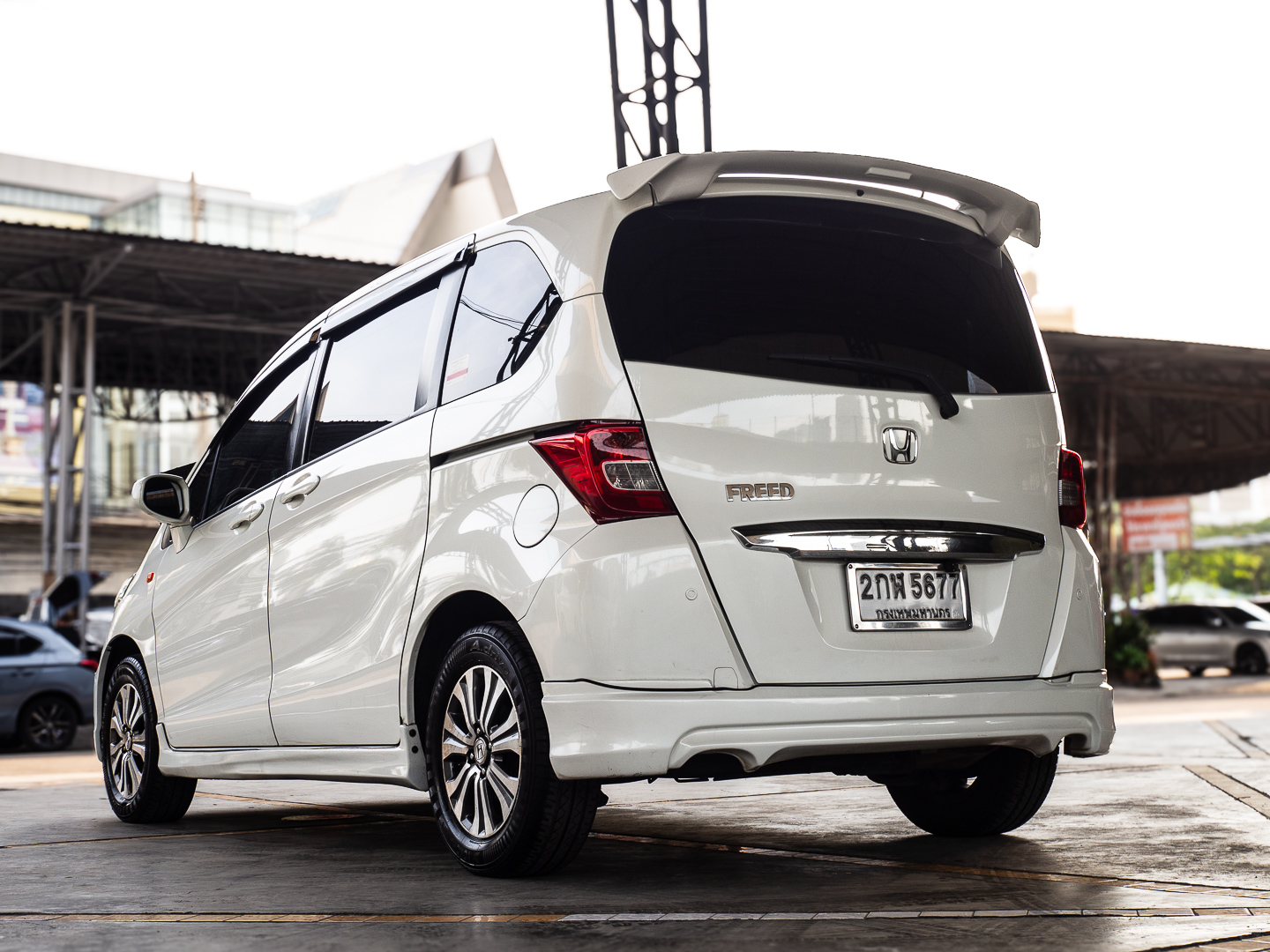 2014 Honda Freed สีขาว (รูปที่ 16)