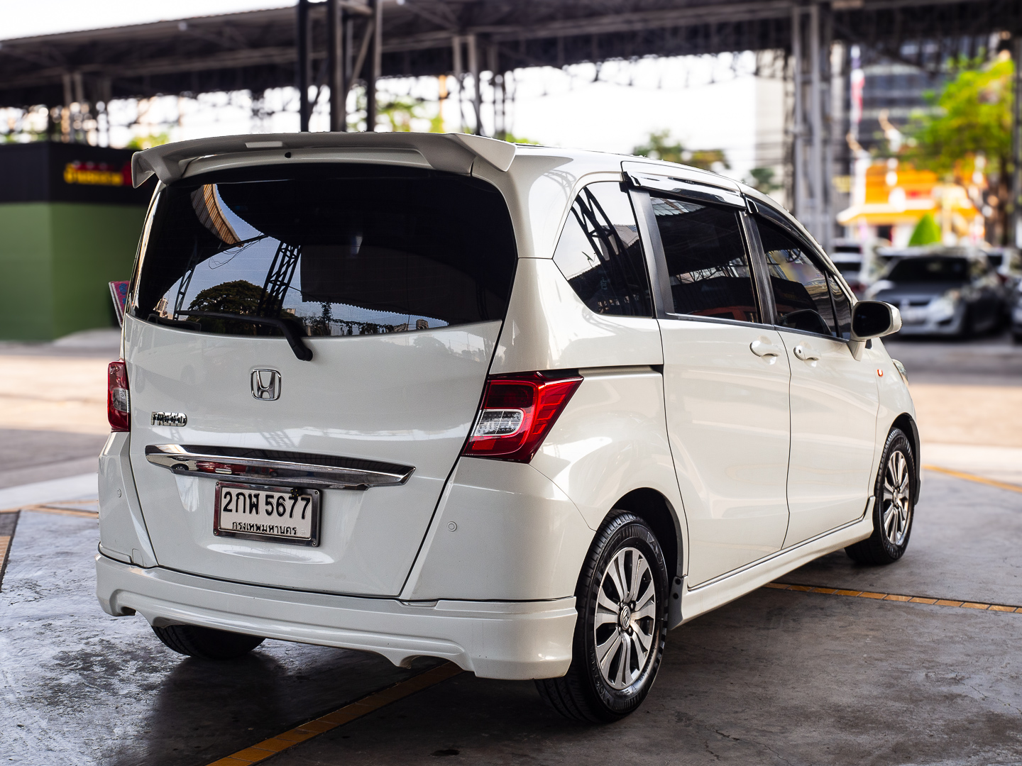 2014 Honda Freed สีขาว (รูปที่ 7)