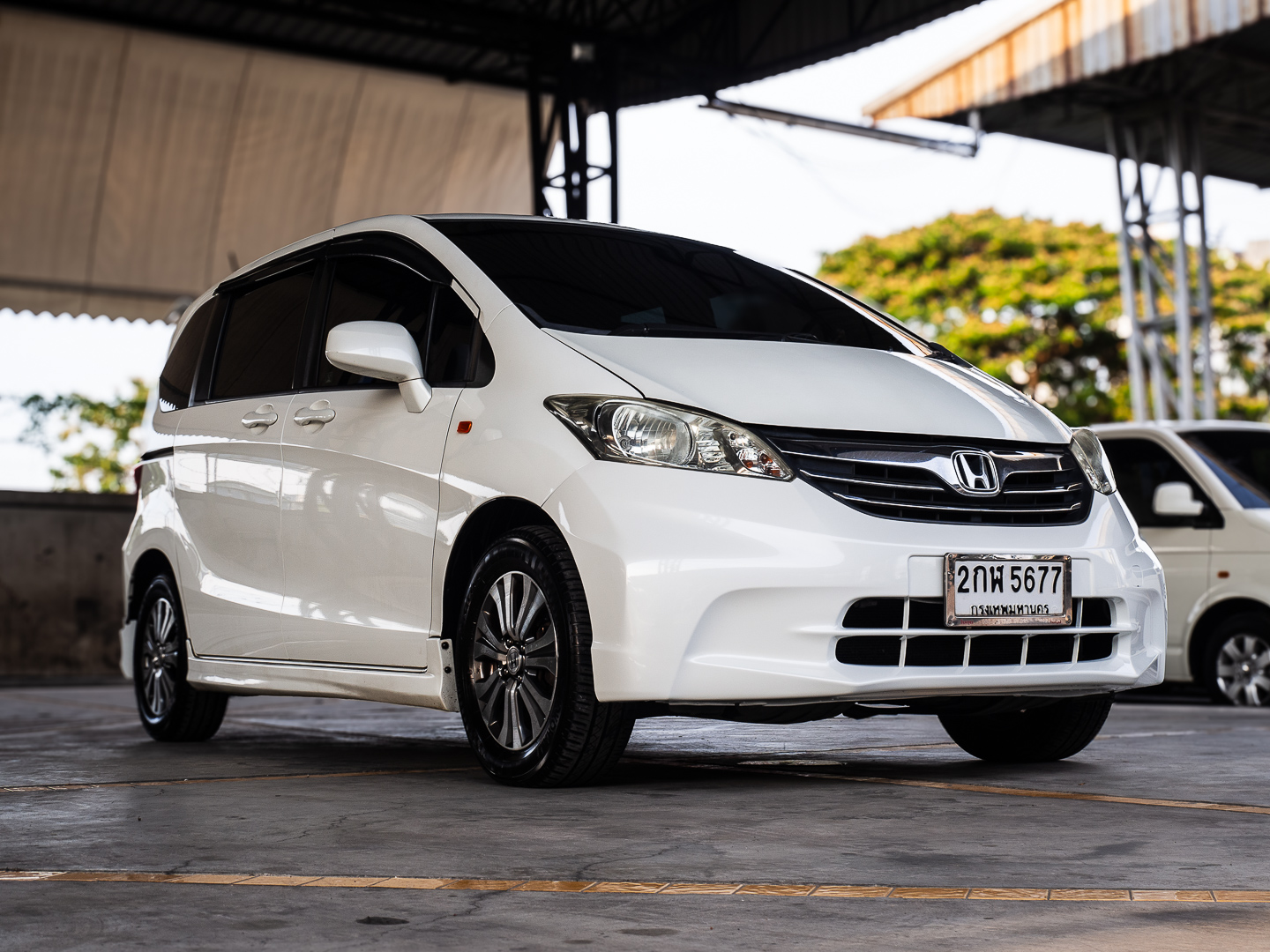 2014 Honda Freed สีขาว (รูปที่ 19)
