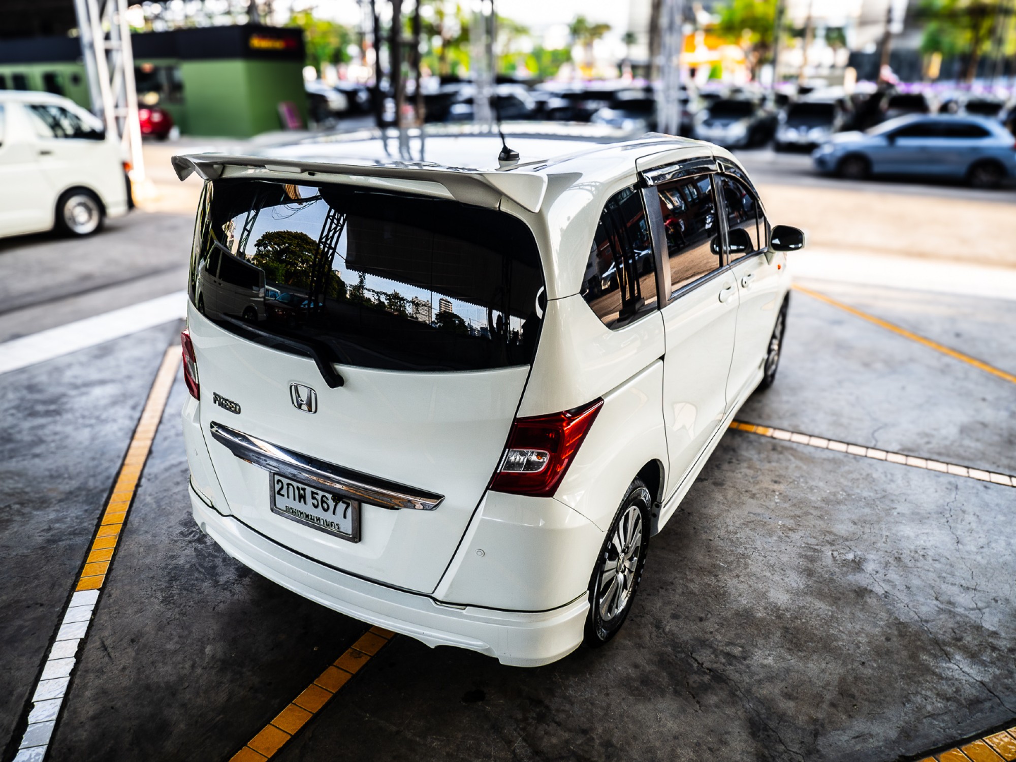 2014 Honda Freed สีขาว (รูปที่ 17)