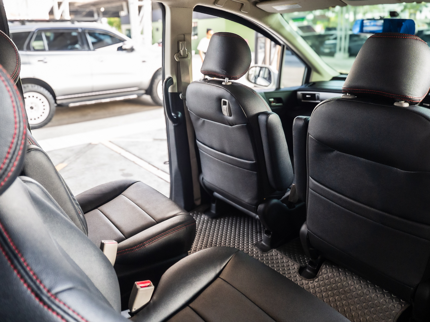 2014 Honda Freed สีขาว (รูปที่ 13)