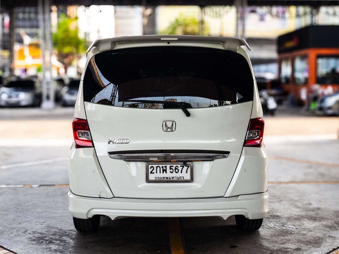2014 Honda Freed สีขาว (รูปที่ 6)