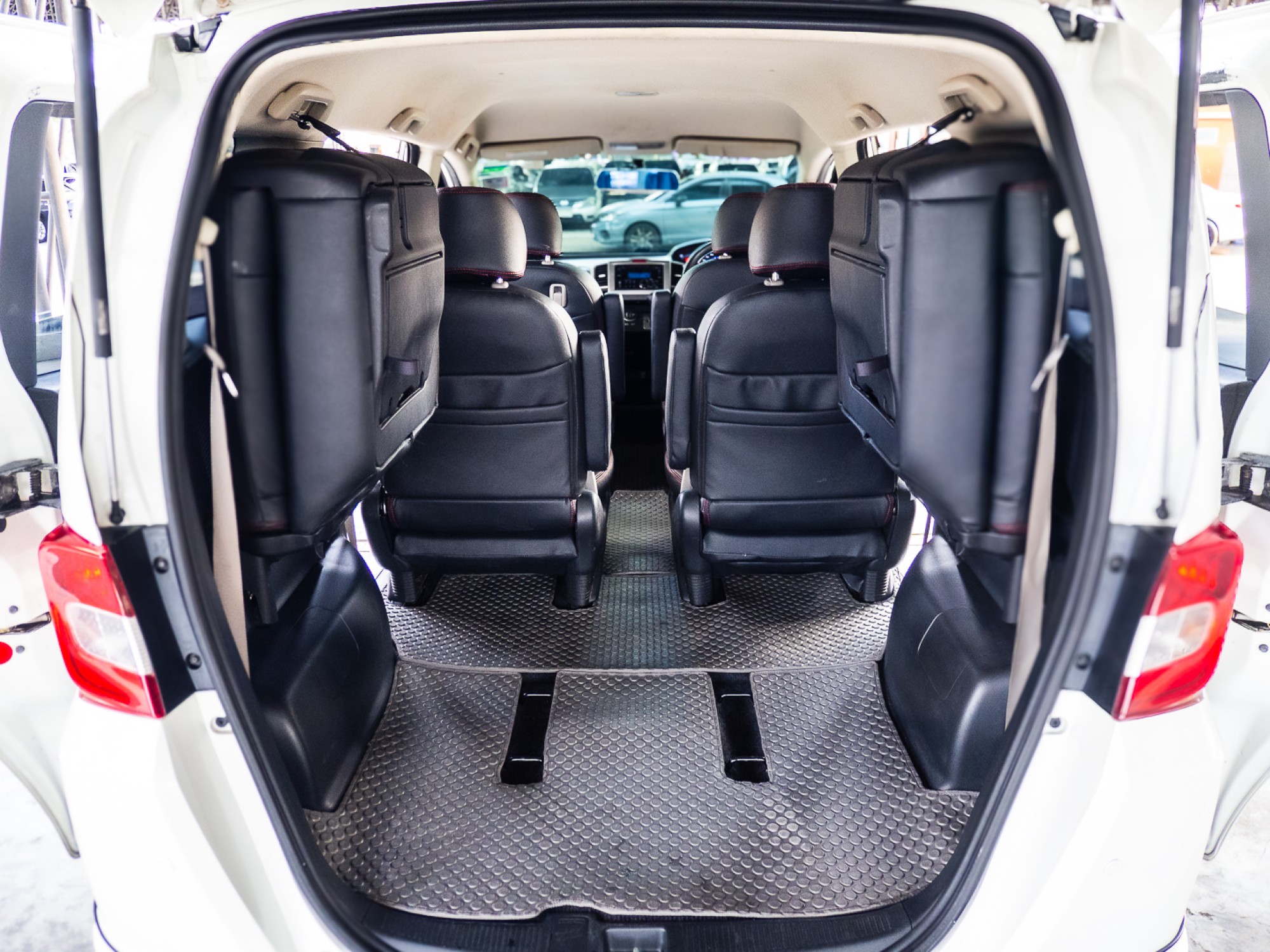 2014 Honda Freed สีขาว (รูปที่ 14)
