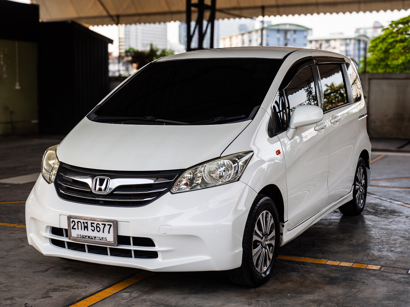 2014 Honda Freed สีขาว (รูปที่ 3)