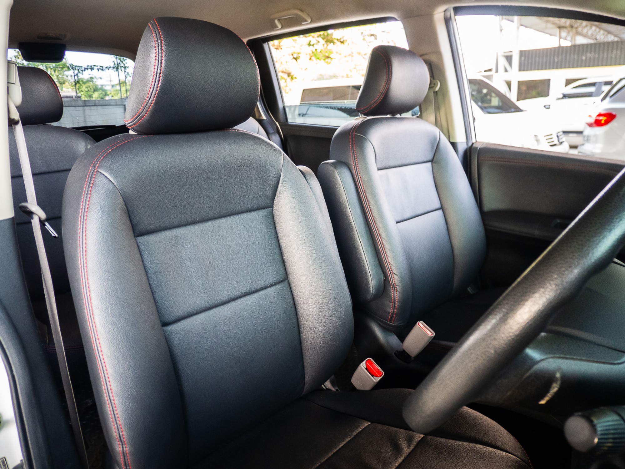 2014 Honda Freed สีขาว (รูปที่ 10)