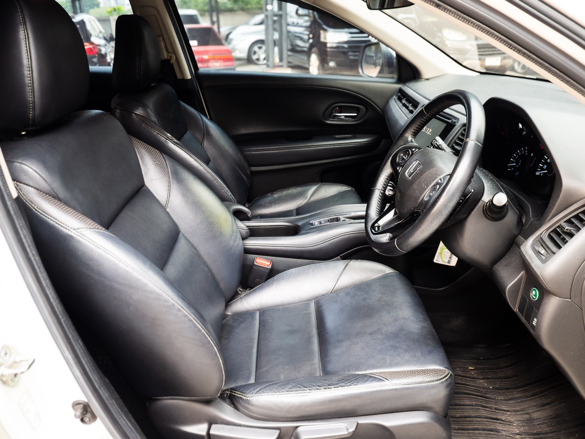 2015 Honda HR-V สีขาว (รูปที่ 8)