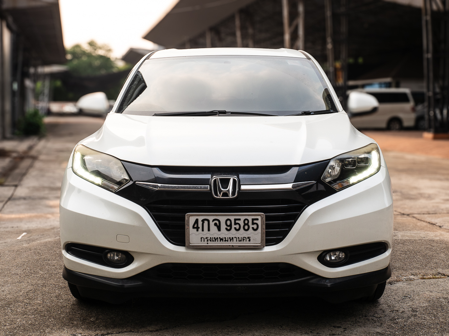 2015 Honda HR-V สีขาว (รูปที่ 2)