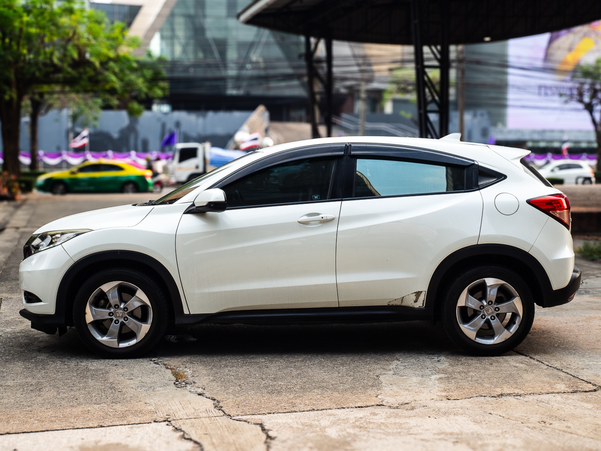 2015 Honda HR-V สีขาว (รูปที่ 4)