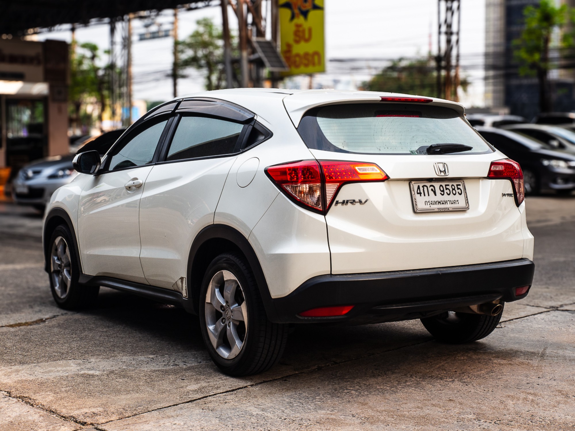 2015 Honda HR-V สีขาว (รูปที่ 5)