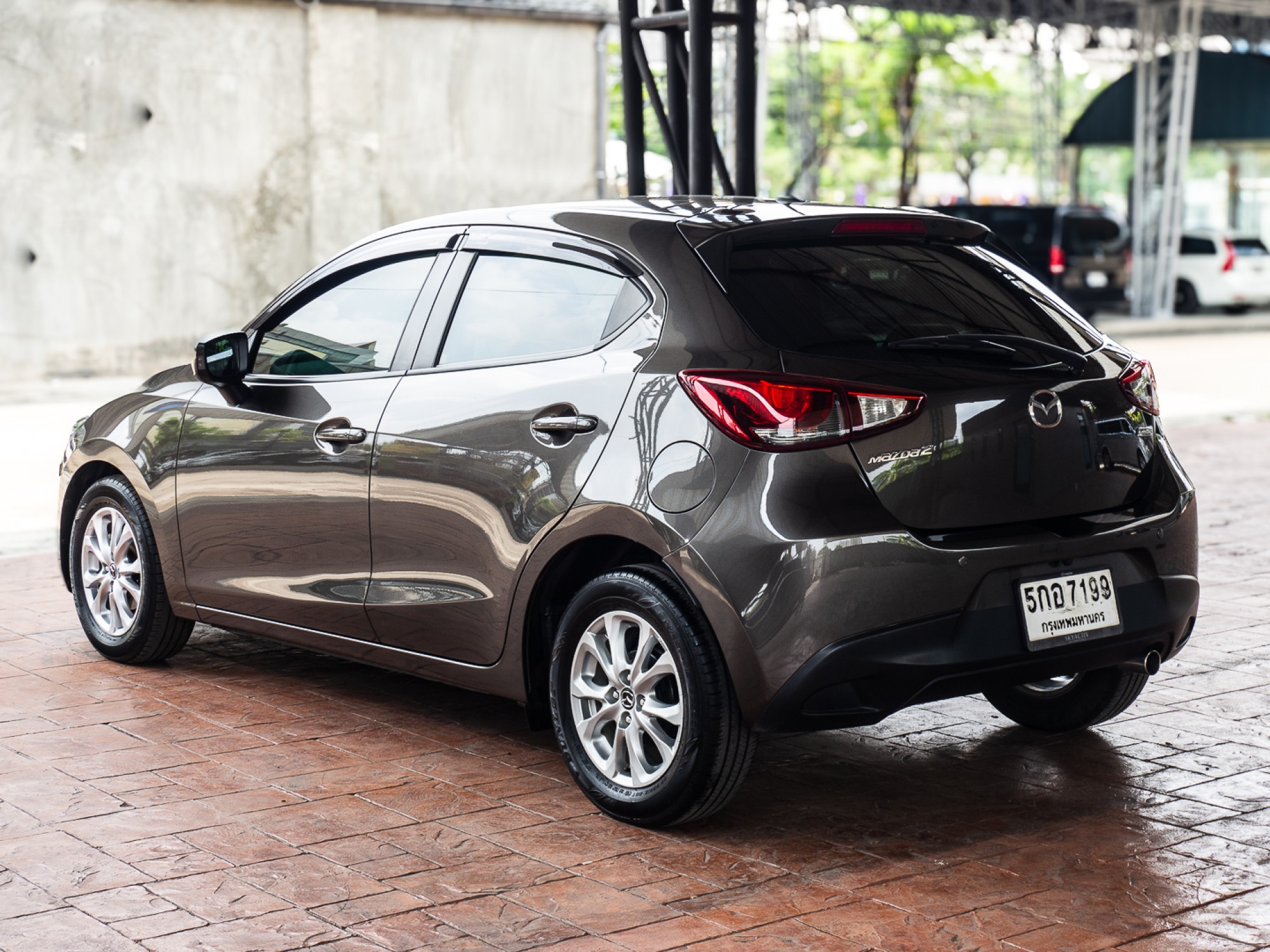 2017 Mazda 2 Hatchback (5 ประตู) สีน้ำตาล (รูปที่ 5)