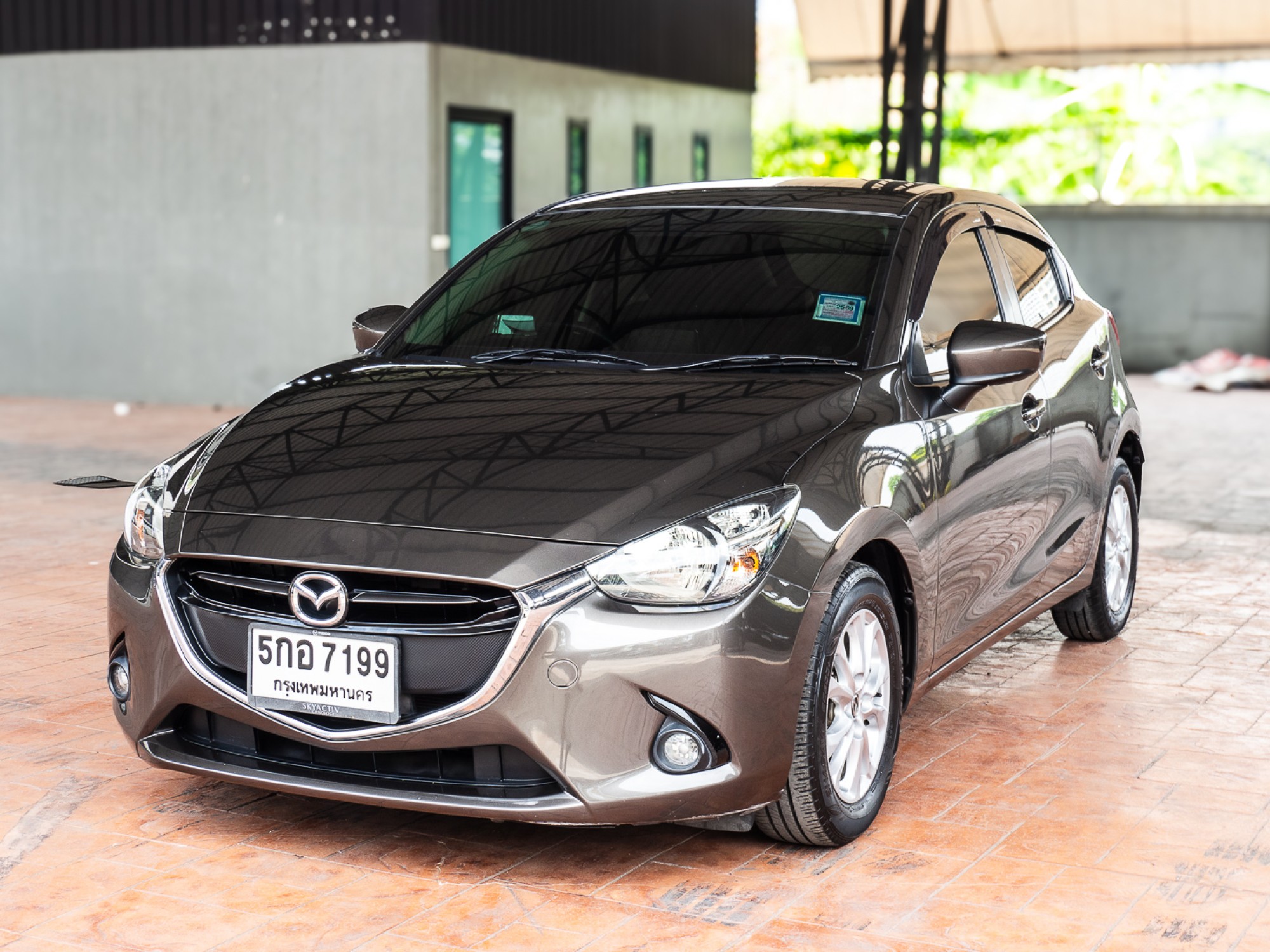2017 Mazda 2 Hatchback (5 ประตู) สีน้ำตาล (รูปที่ 3)