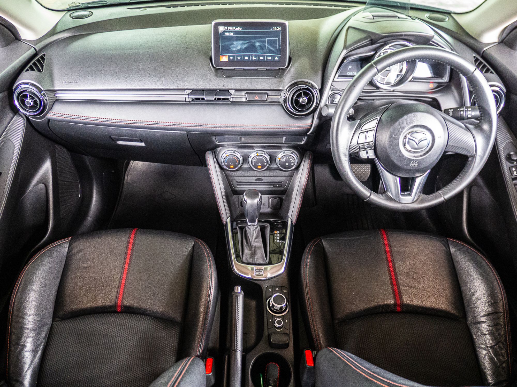 2017 Mazda 2 Hatchback (5 ประตู) สีน้ำตาล (รูปที่ 11)
