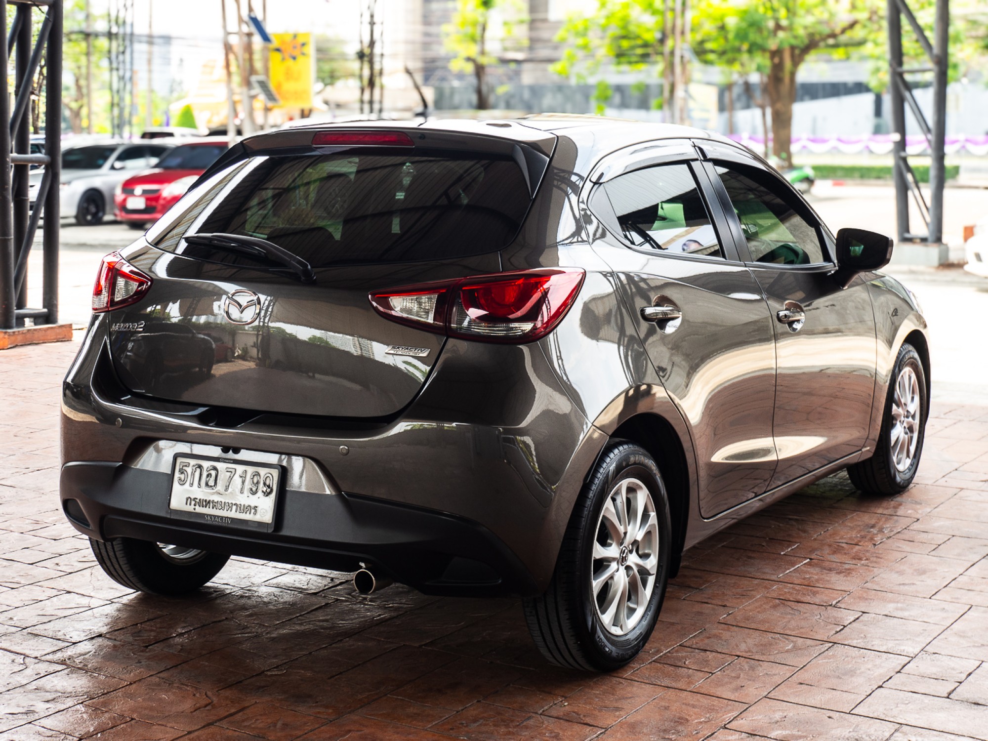 2017 Mazda 2 Hatchback (5 ประตู) สีน้ำตาล (รูปที่ 7)