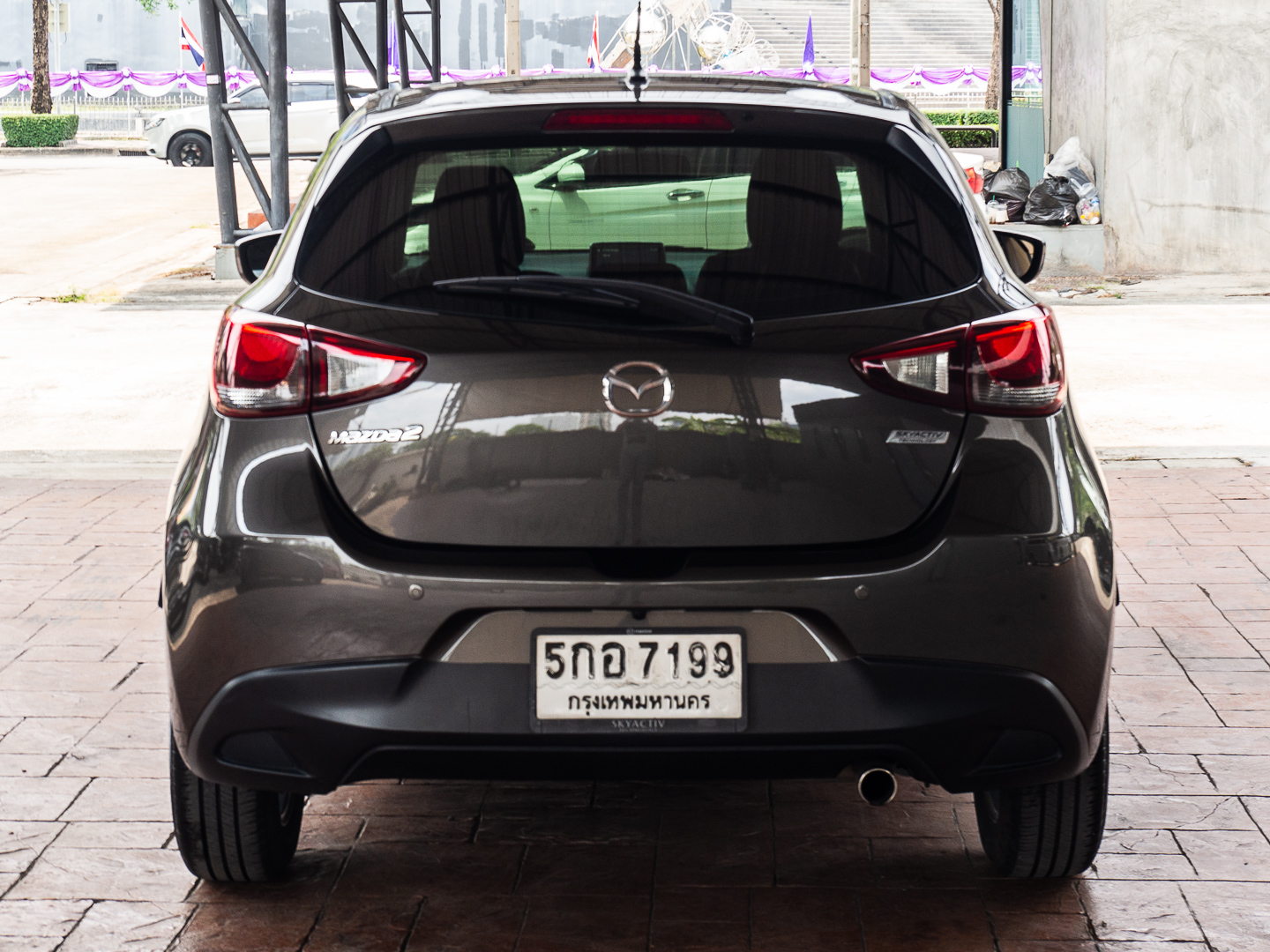2017 Mazda 2 Hatchback (5 ประตู) สีน้ำตาล (รูปที่ 6)