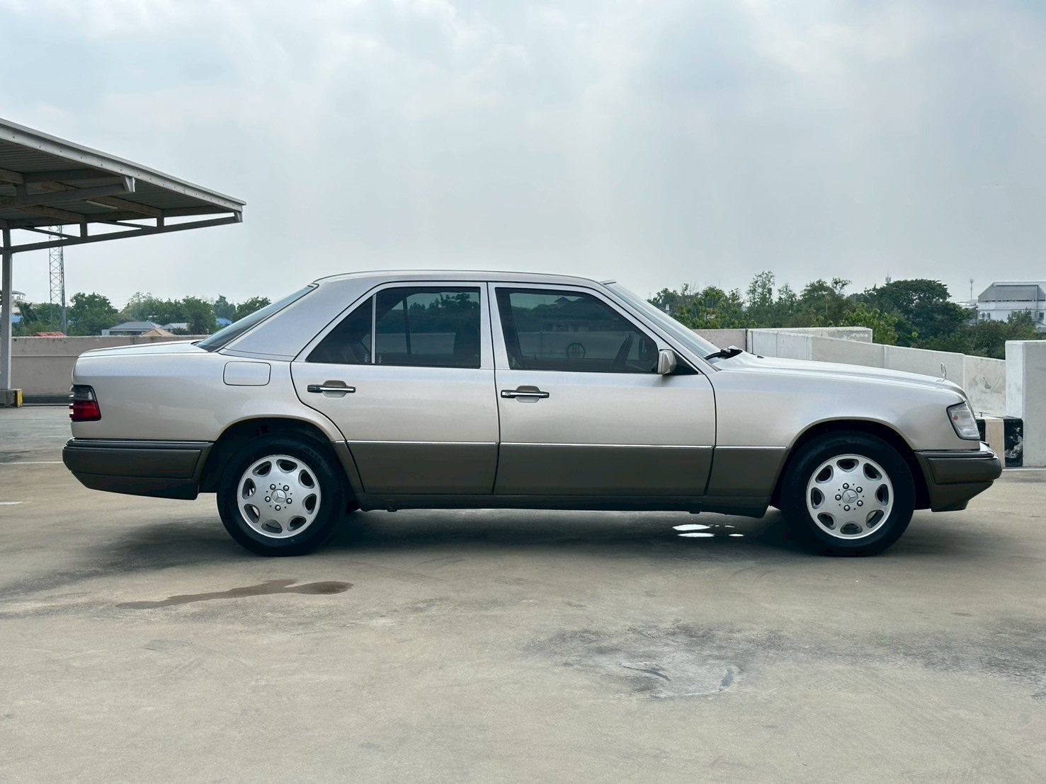 1995 Mercedes-Benz E-Class W124 280E สีน้ำตาล (รูปที่ 5)