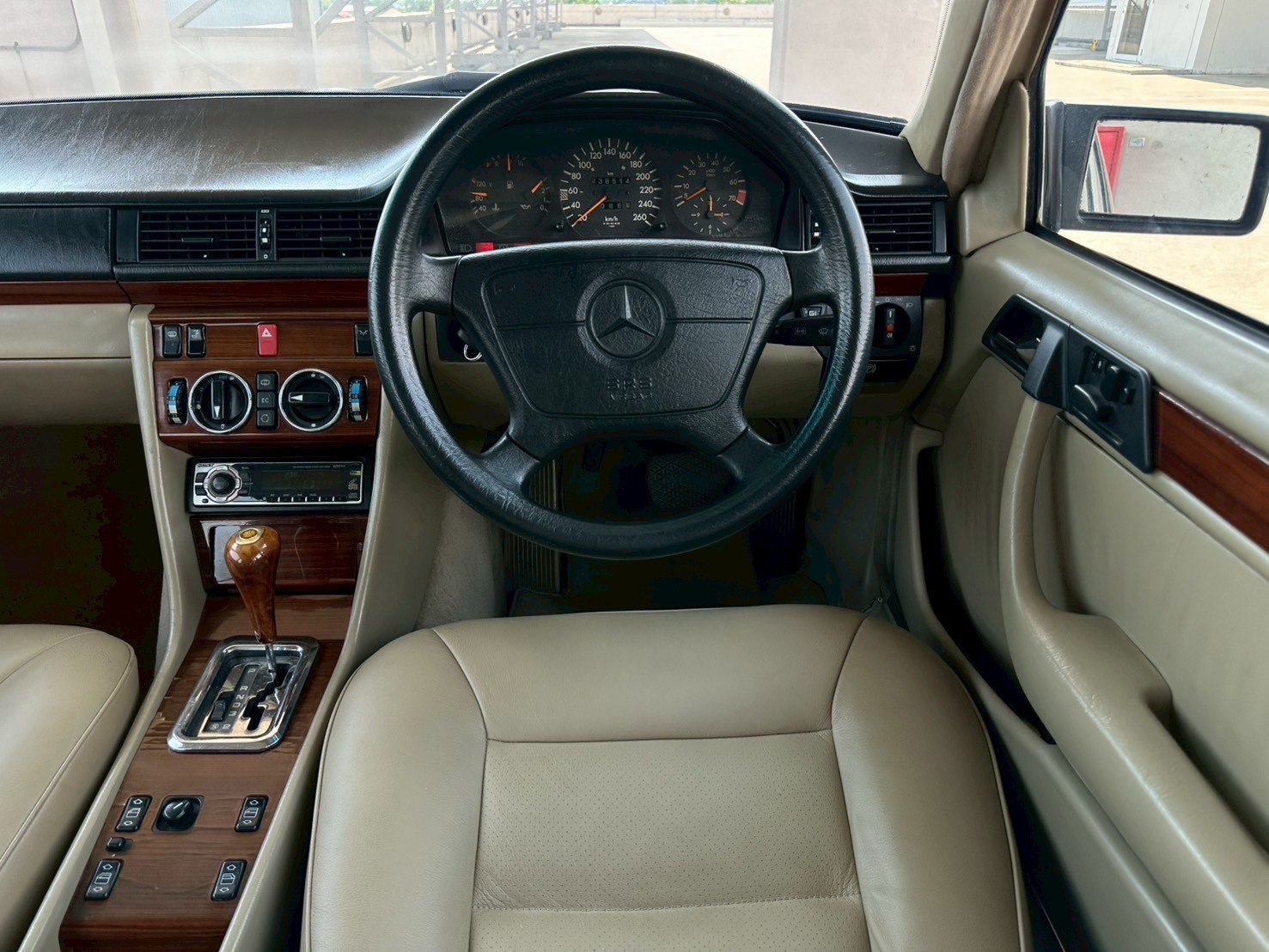 1995 Mercedes-Benz E-Class W124 280E สีน้ำตาล (รูปที่ 13)