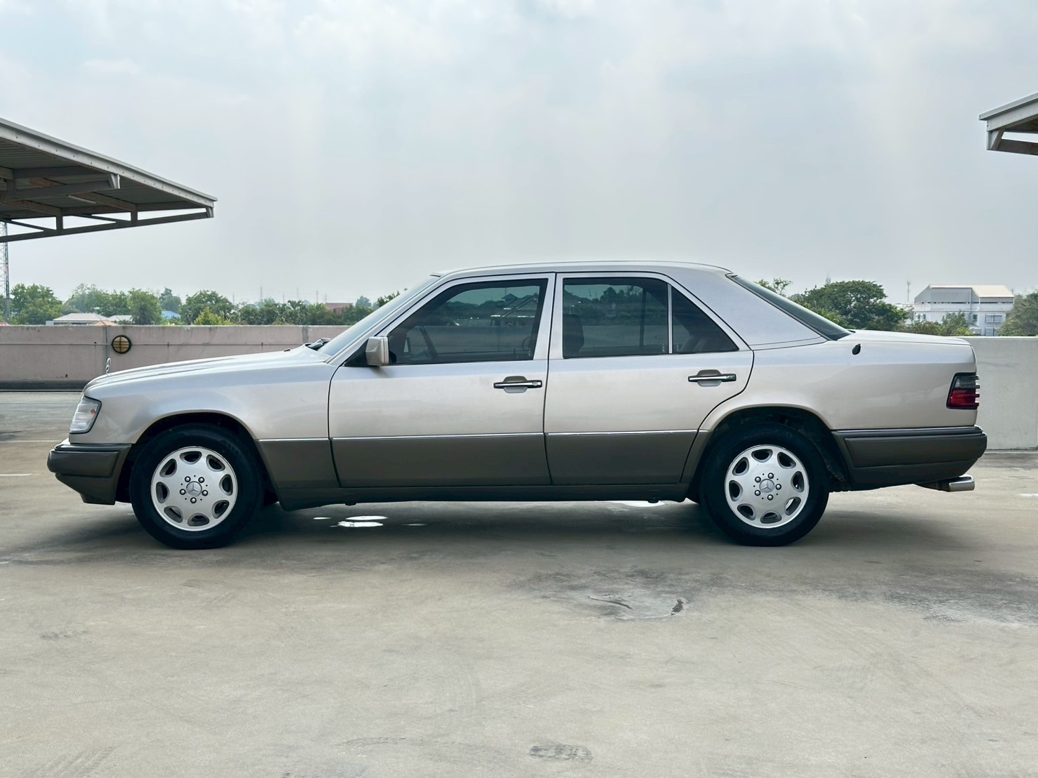 1995 Mercedes-Benz E-Class W124 280E สีน้ำตาล (รูปที่ 6)