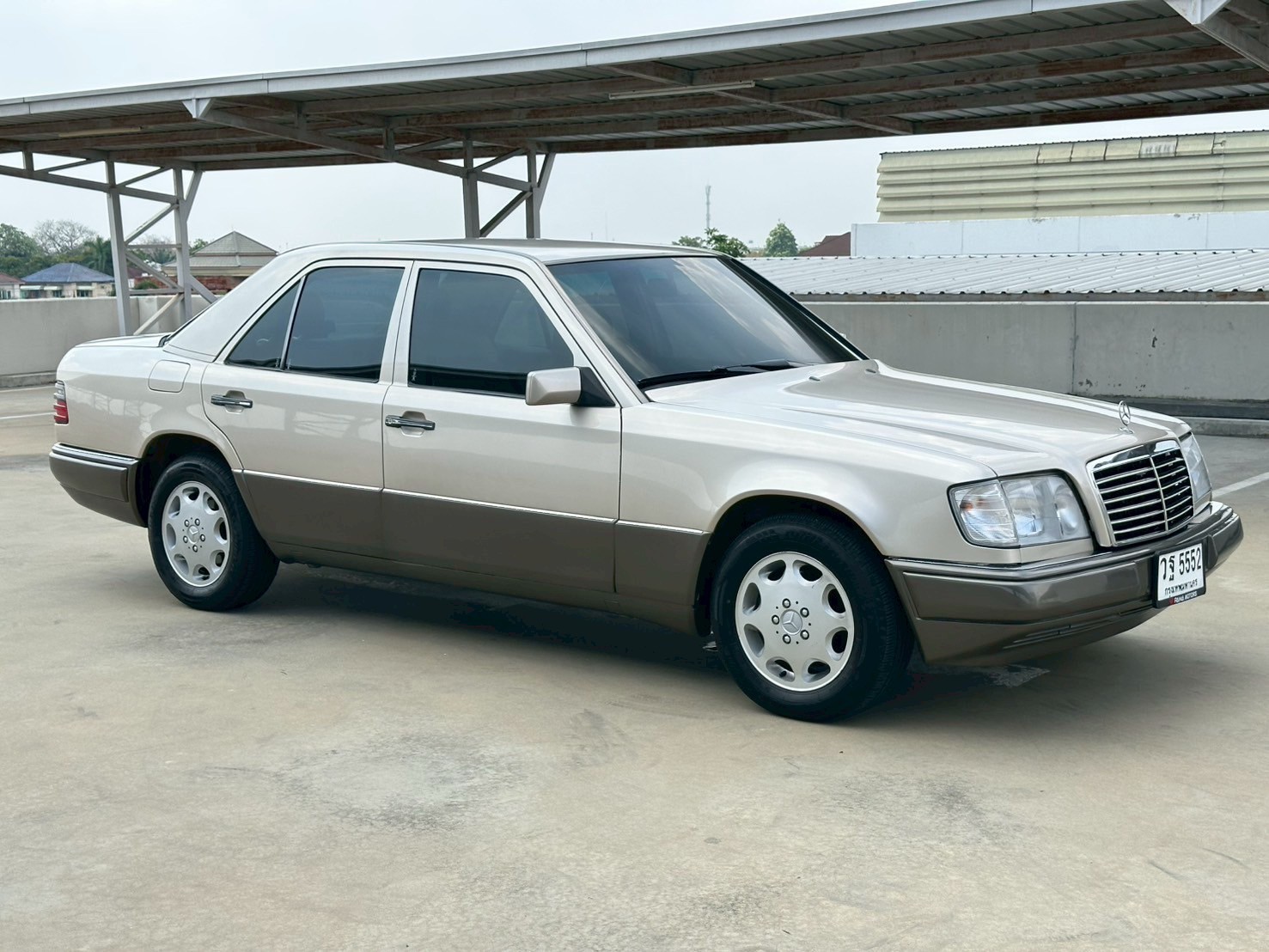 1995 Mercedes-Benz E-Class W124 280E สีน้ำตาล (รูปที่ 3)
