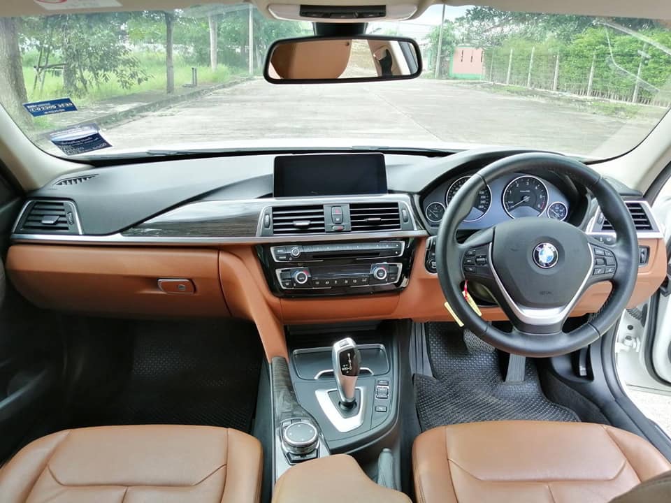 BMW 3 Series Gen6 F34 320d ปี 2016 สีขาว (รูปที่ 12)