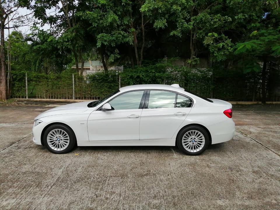BMW 3 Series Gen6 F34 320d ปี 2016 สีขาว (รูปที่ 4)