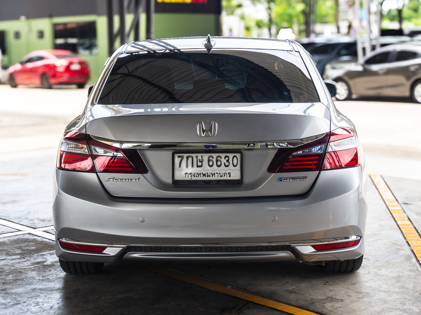 2018 Honda Accord สีเงิน (รูปที่ 6)