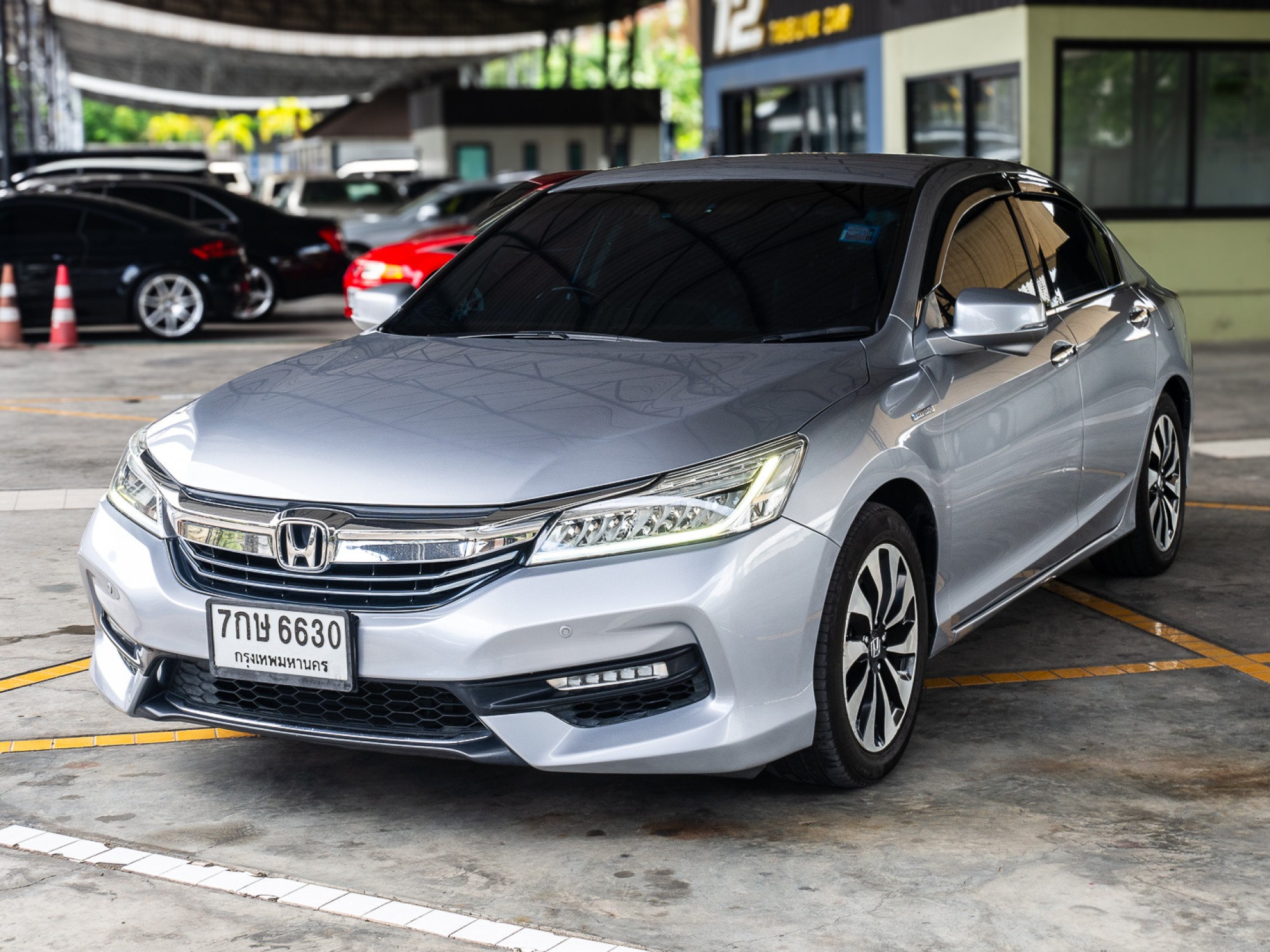 2018 Honda Accord สีเงิน (รูปที่ 3)