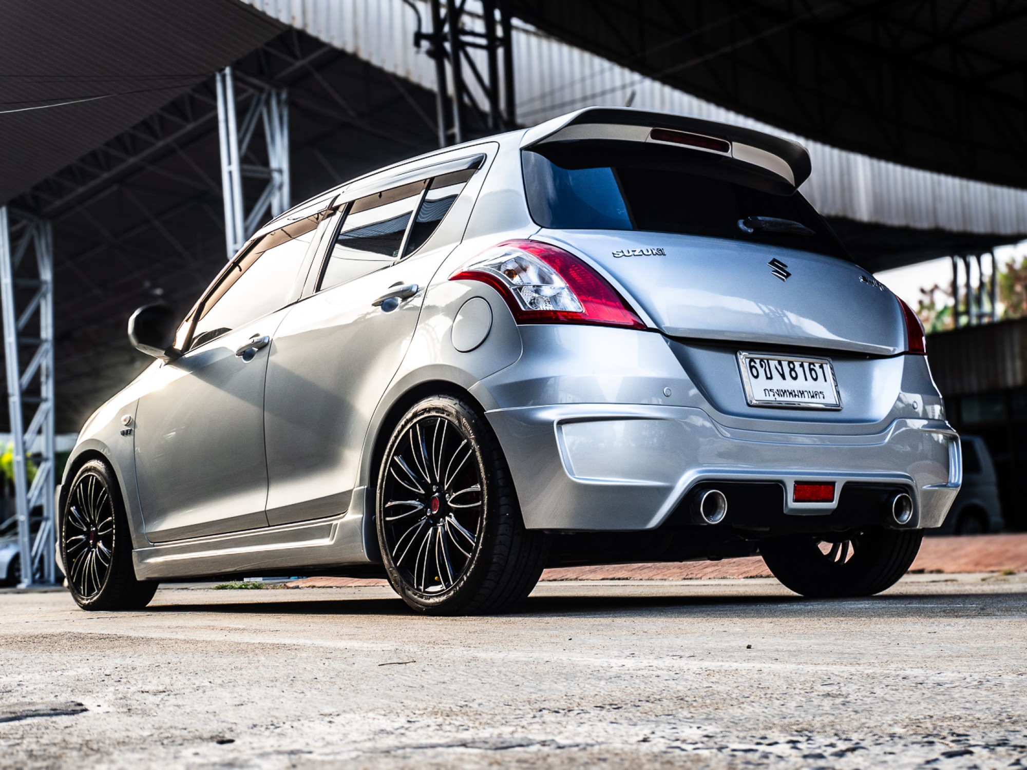 2014 Suzuki Swift สีเงิน (รูปที่ 6)