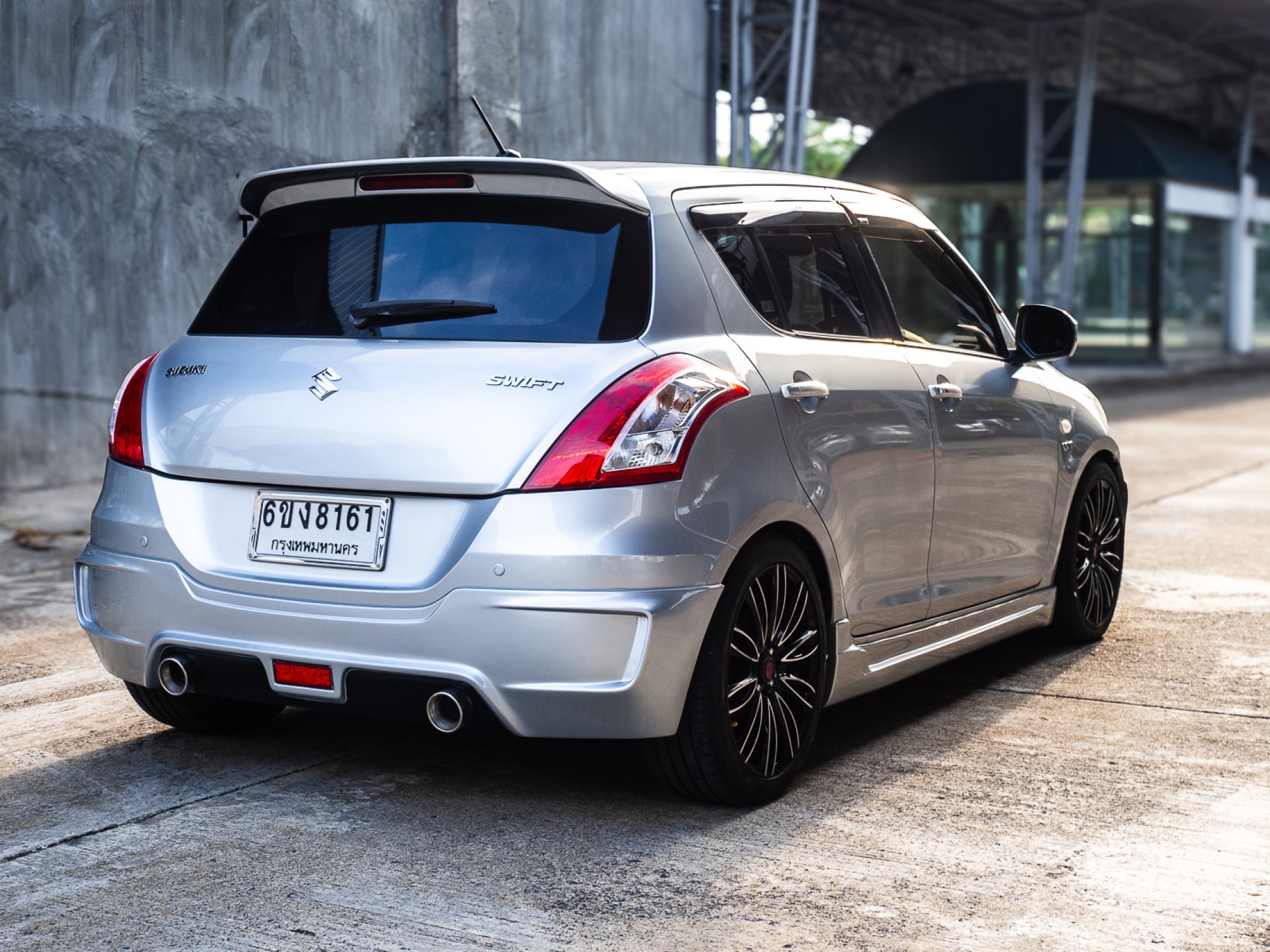 2014 Suzuki Swift สีเงิน (รูปที่ 8)