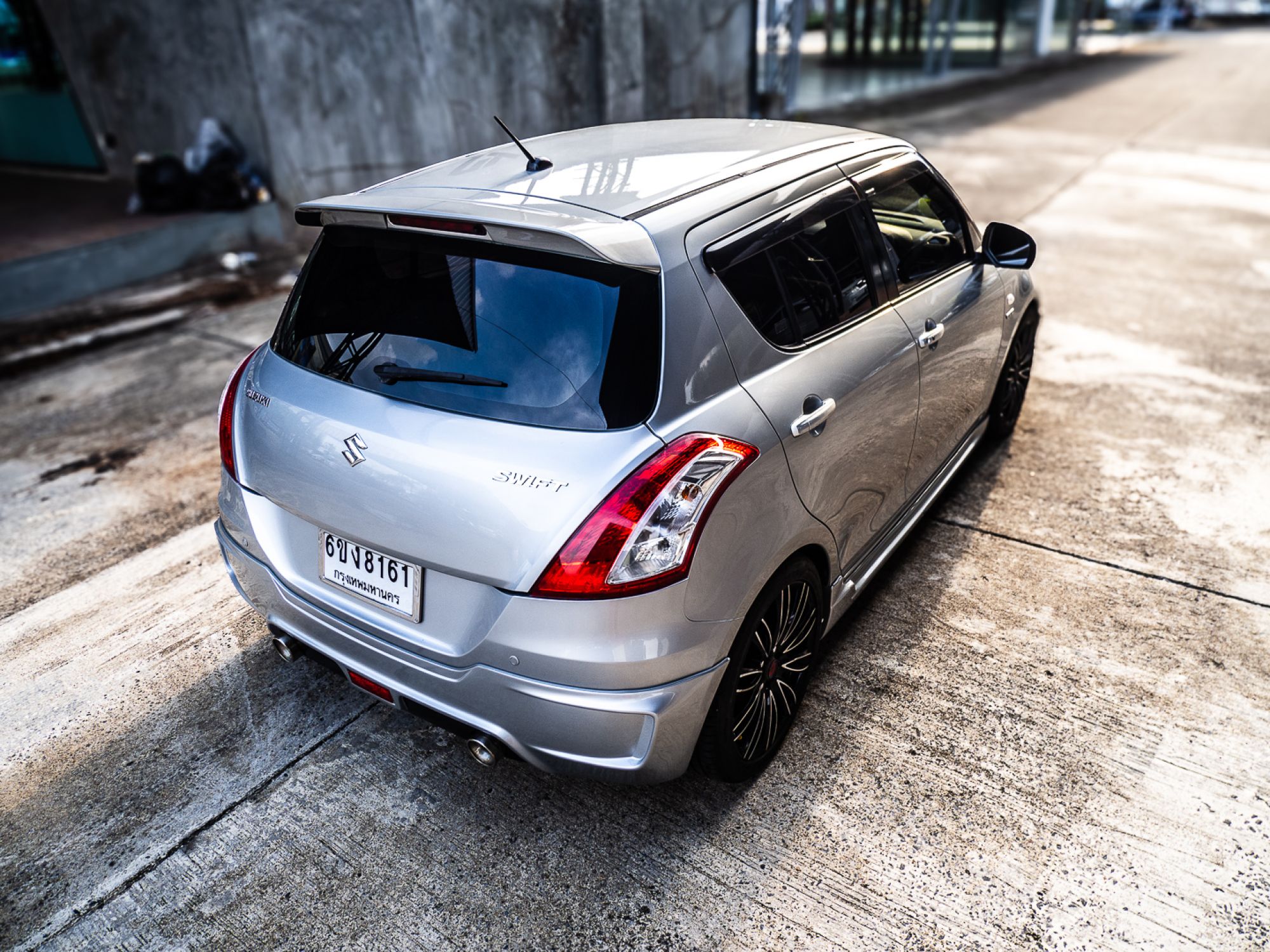 2014 Suzuki Swift สีเงิน (รูปที่ 9)
