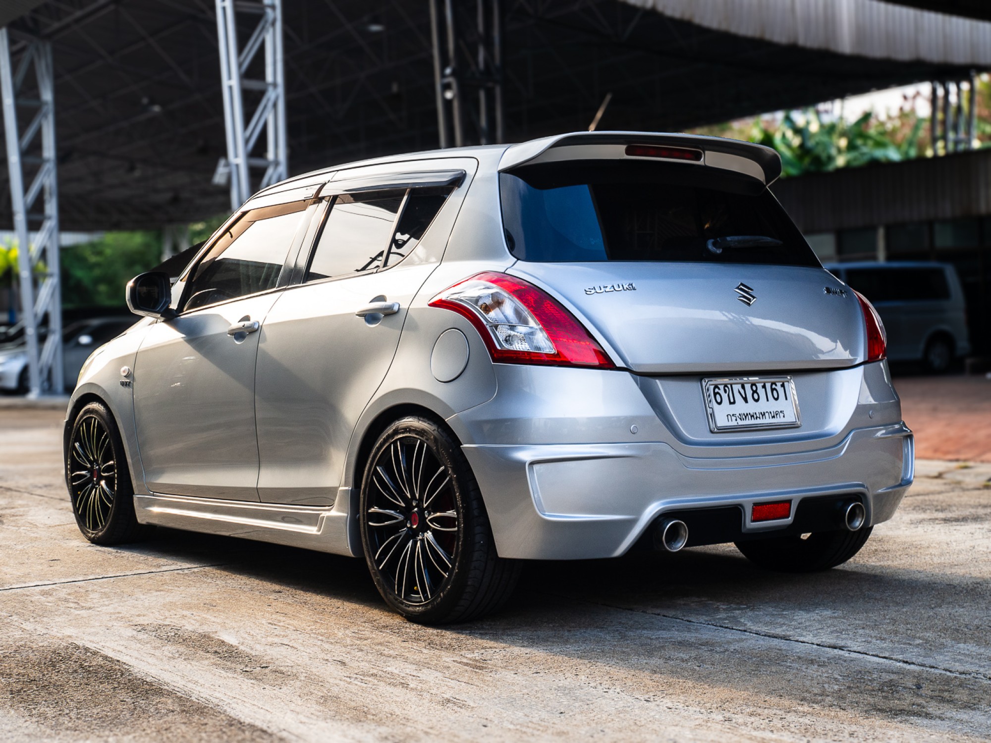 2014 Suzuki Swift สีเงิน (รูปที่ 5)