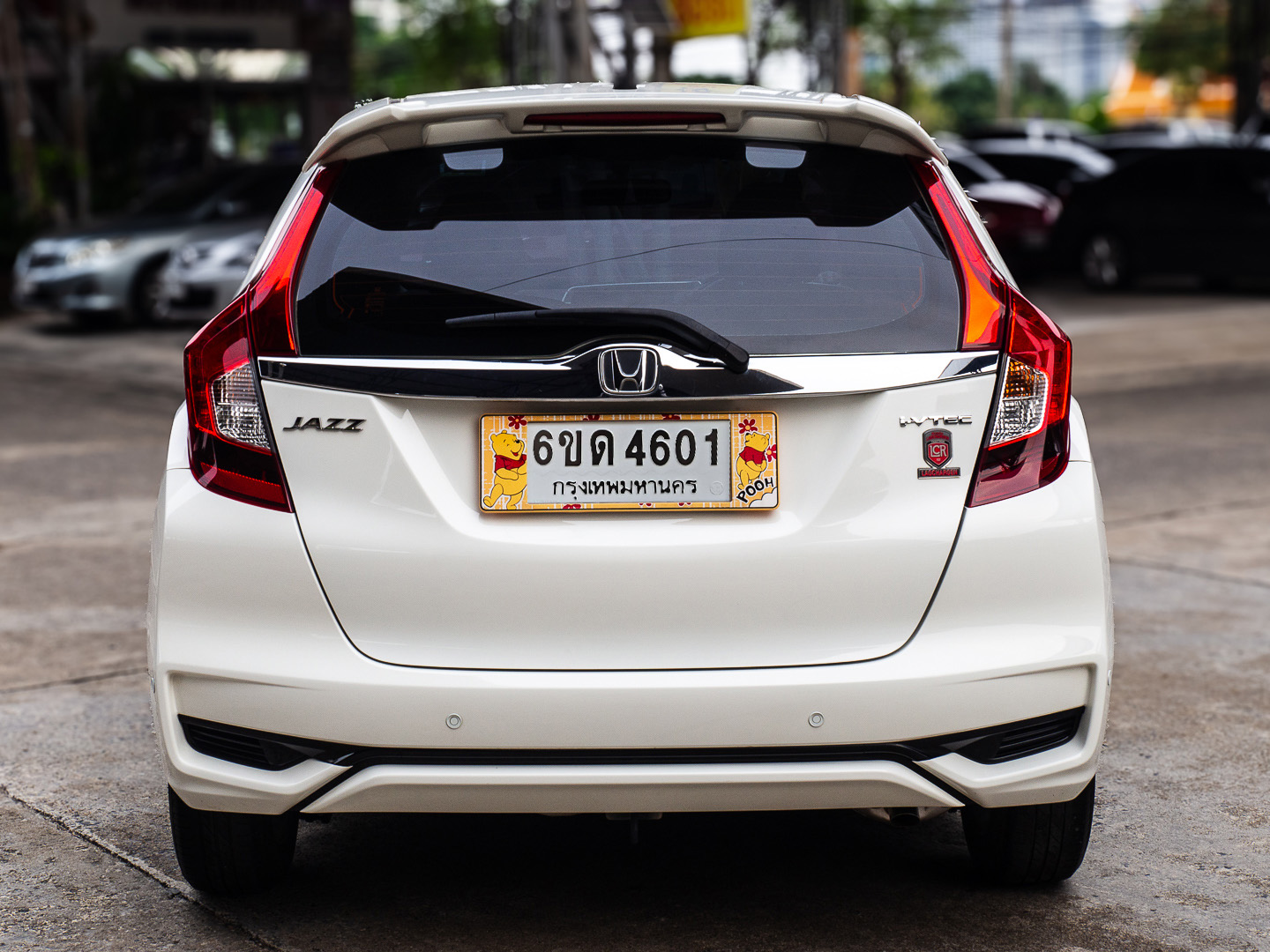 2021 Honda Jazz GK สีขาว (รูปที่ 6)