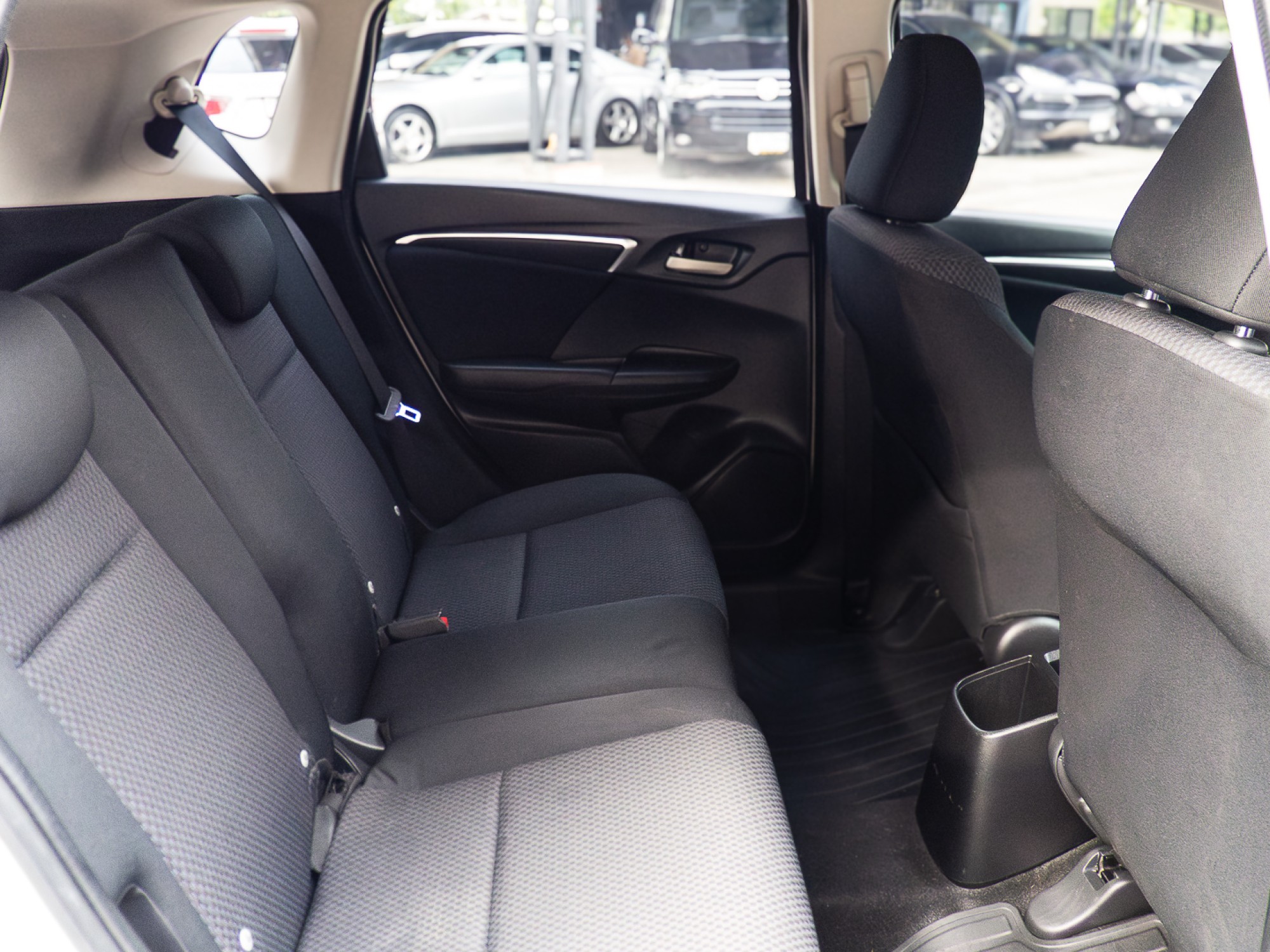 2021 Honda Jazz GK สีขาว (รูปที่ 11)