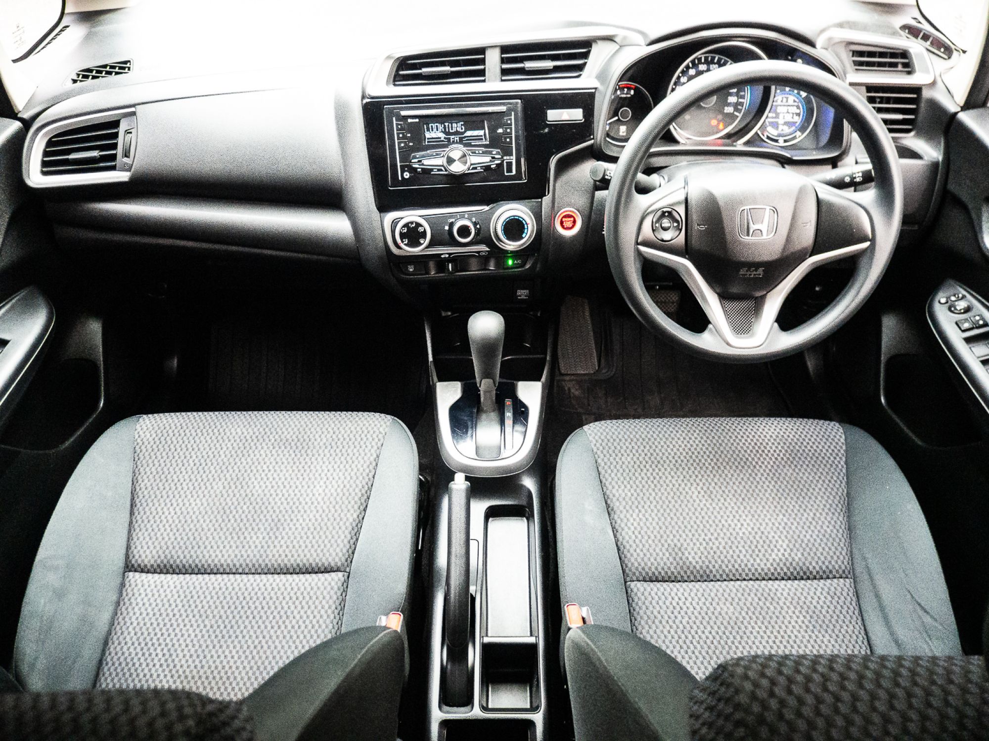 2021 Honda Jazz GK สีขาว (รูปที่ 13)