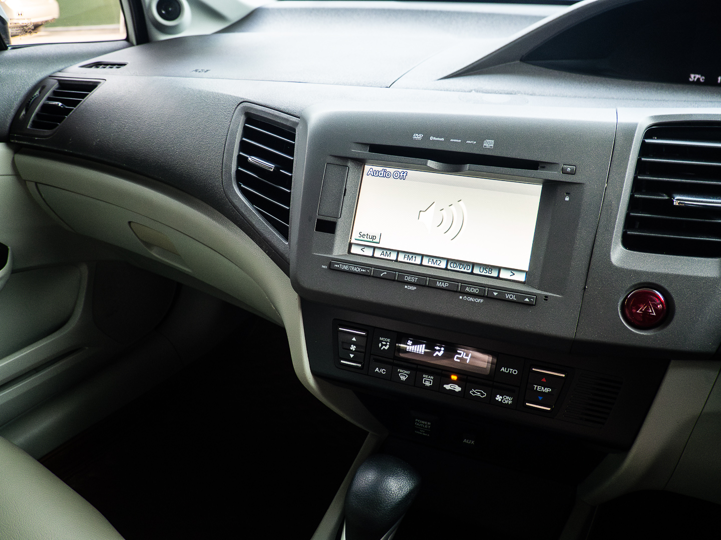 2013 Honda Civic FB สีขาว (รูปที่ 14)