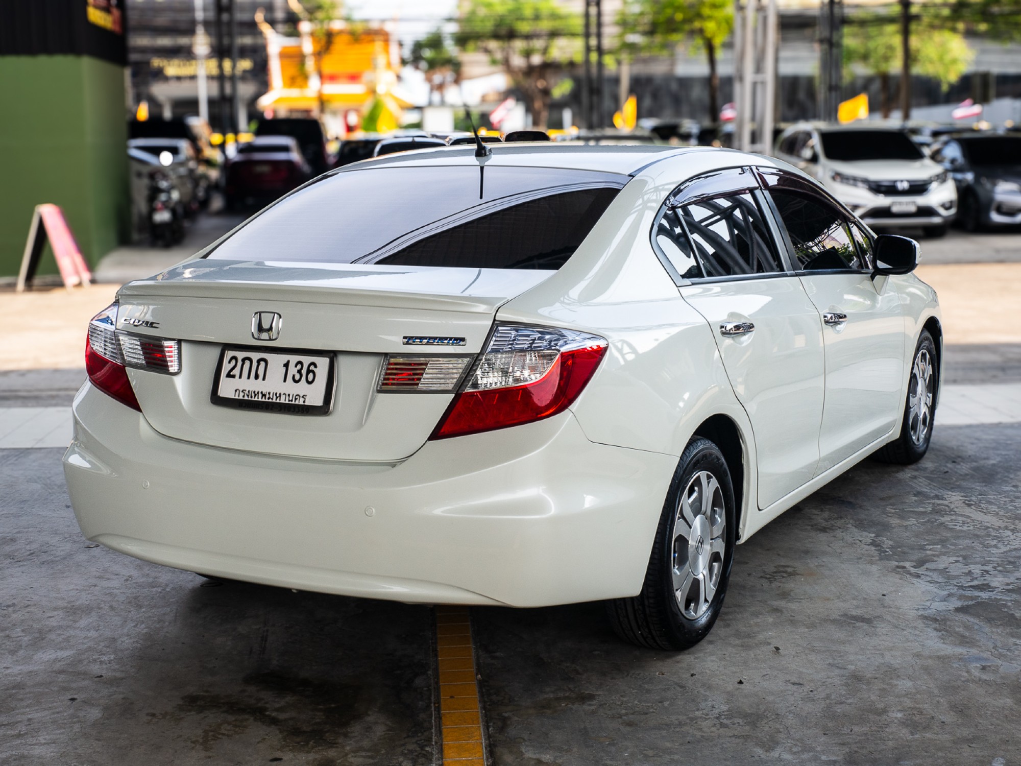 2013 Honda Civic FB สีขาว (รูปที่ 7)