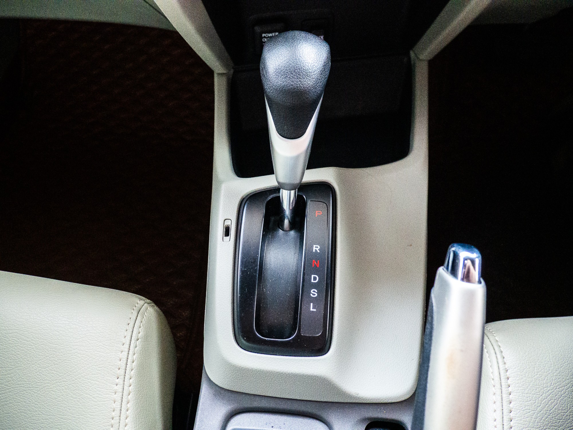 2013 Honda Civic FB สีขาว (รูปที่ 15)