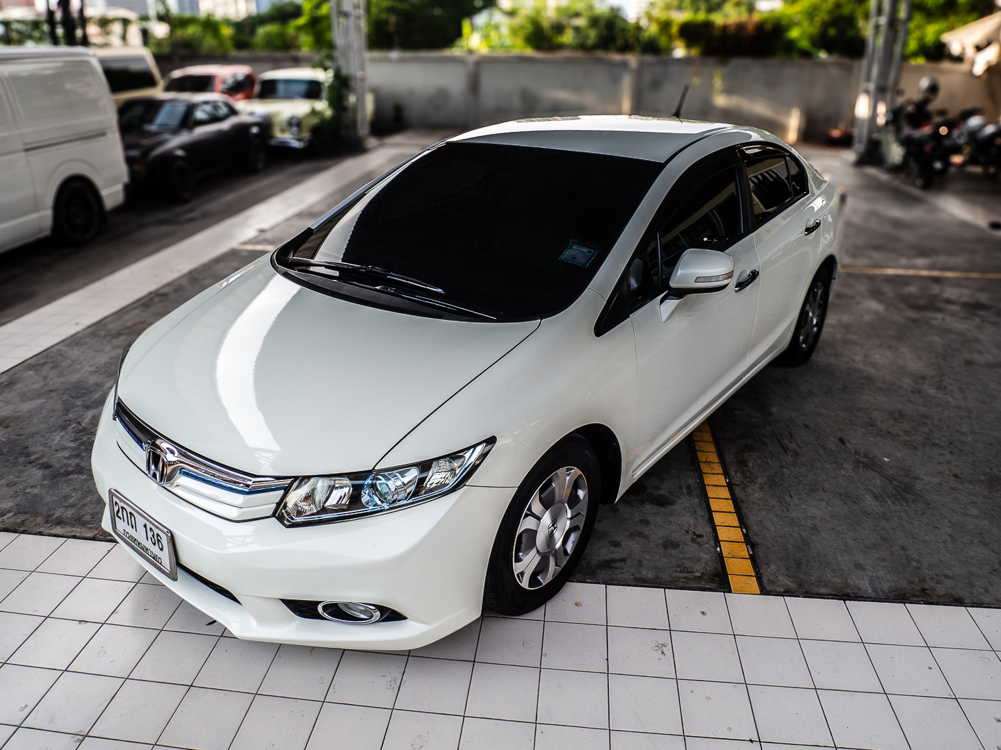 2013 Honda Civic FB สีขาว (รูปที่ 16)