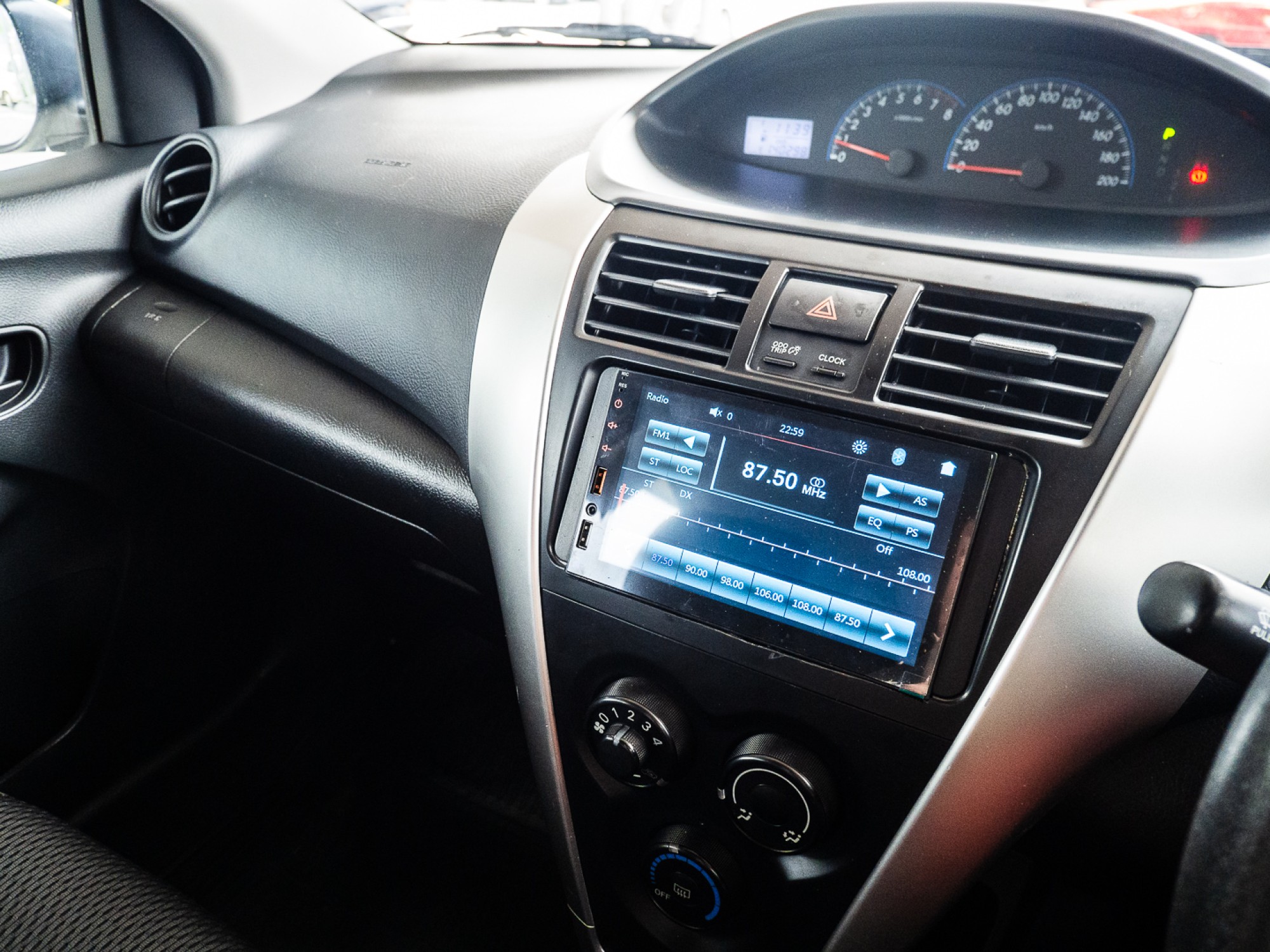 2013 Toyota Vios สีขาว (รูปที่ 15)