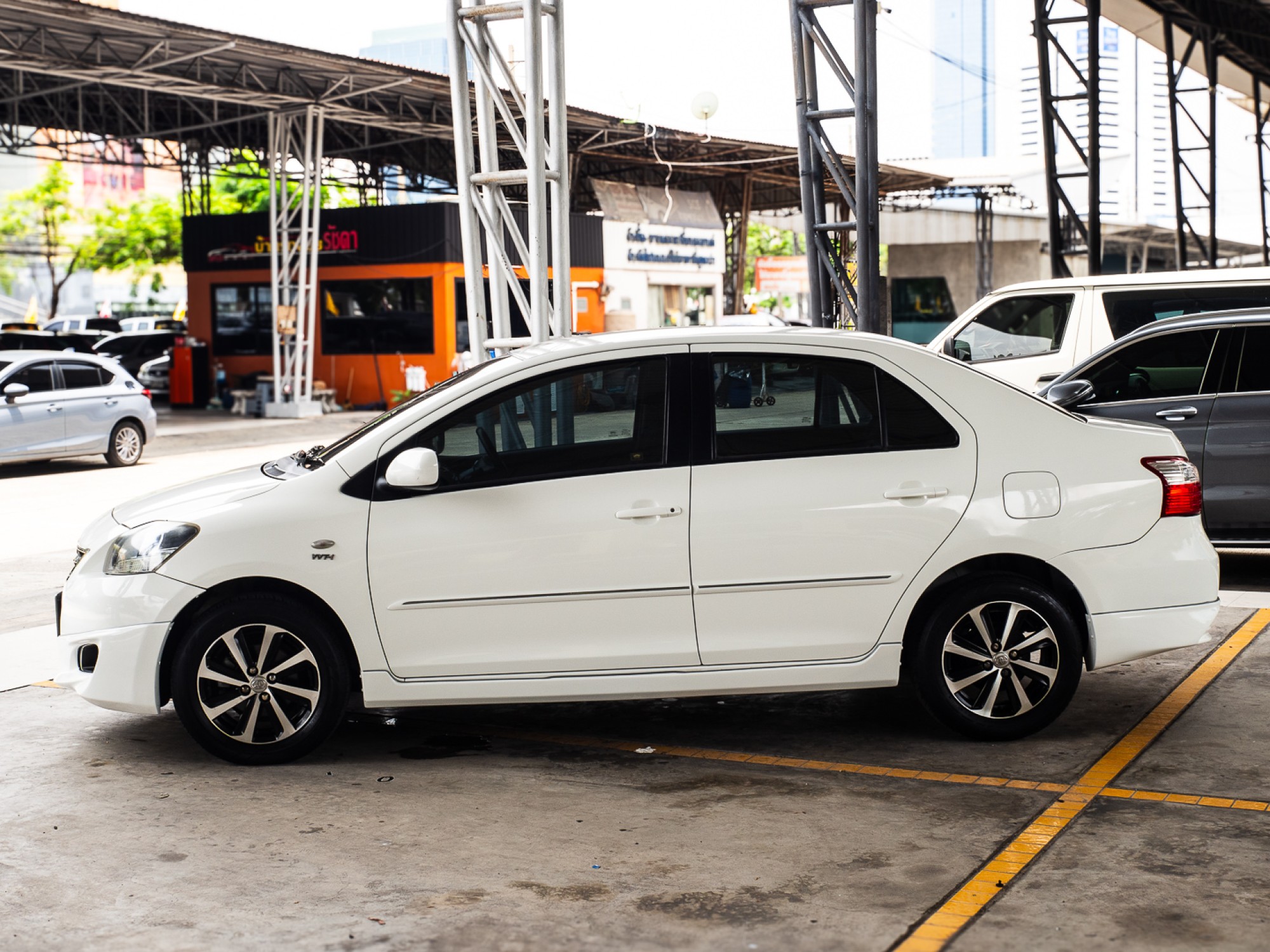 2013 Toyota Vios สีขาว (รูปที่ 4)