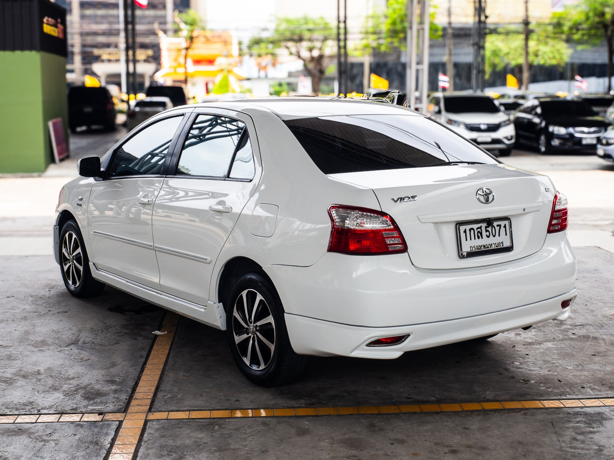 2013 Toyota Vios สีขาว (รูปที่ 5)