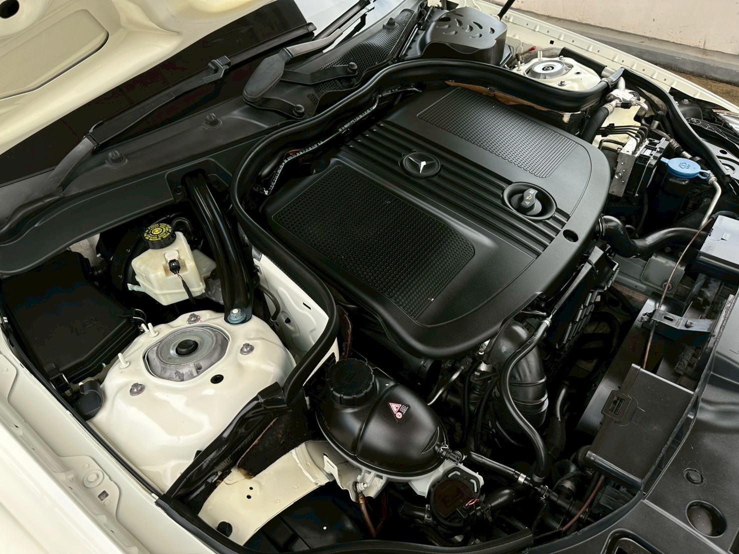 2012 Mercedes-Benz CLS-Class W218 CLS250 สีขาว (รูปที่ 20)